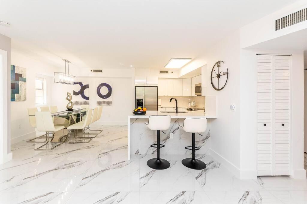 Luxury VIP 3 Bed 2 Bath Apartment Yacht Club Aventura