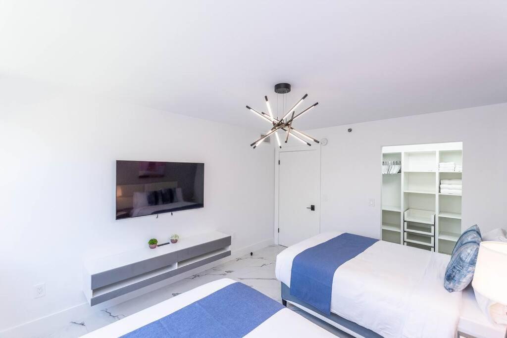 Luxury VIP 3 Bed 2 Bath Apartment Yacht Club Aventura