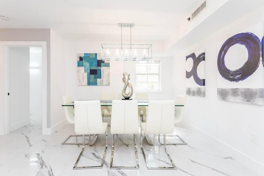 Luxury VIP 3 Bed 2 Bath Apartment Yacht Club Aventura