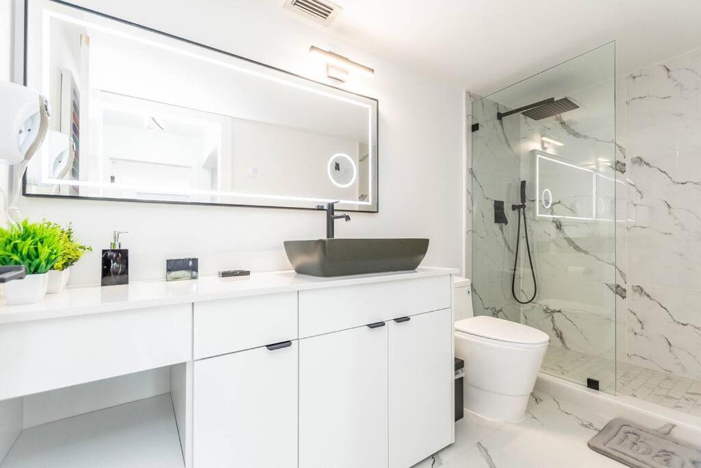 Luxury VIP 3 Bed 2 Bath Apartment Yacht Club Aventura
