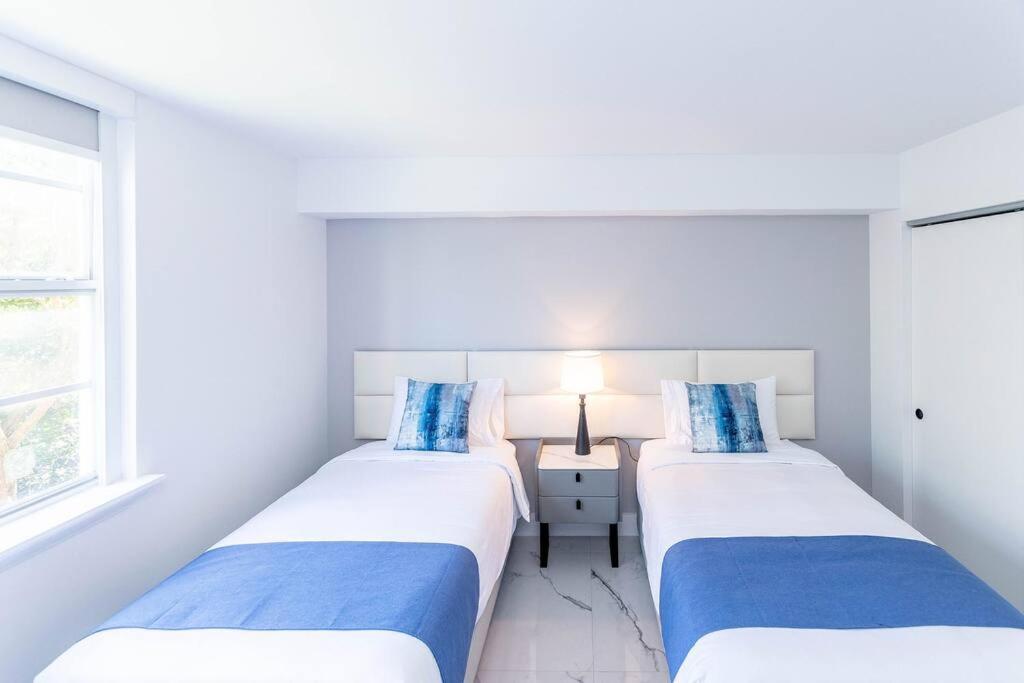Luxury VIP 3 Bed 2 Bath Apartment Yacht Club Aventura