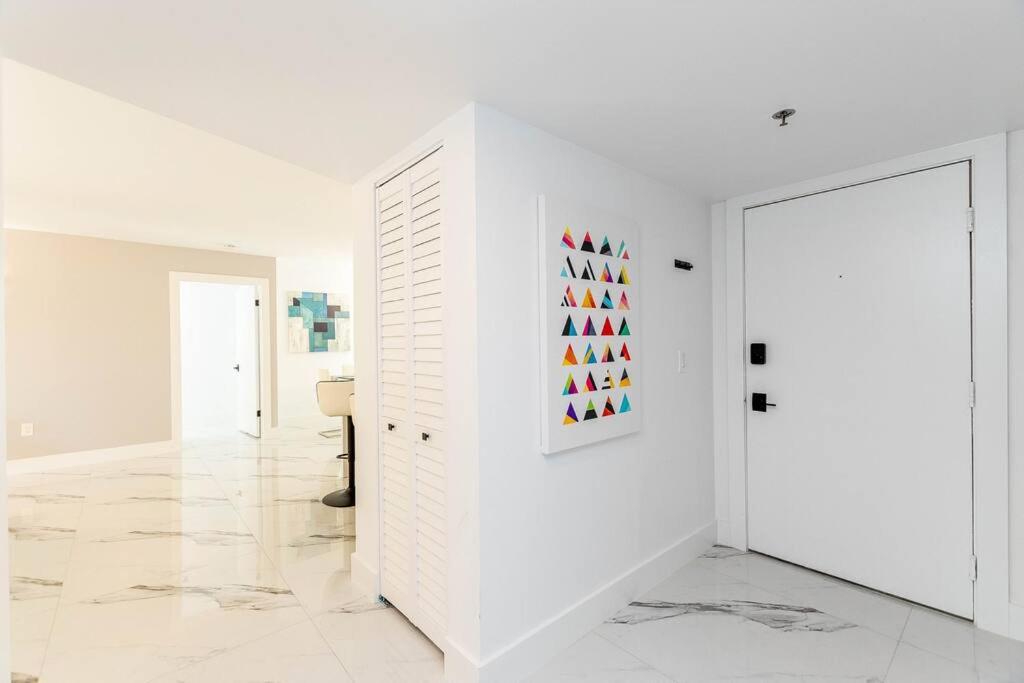 Luxury VIP 3 Bed 2 Bath Apartment Yacht Club Aventura