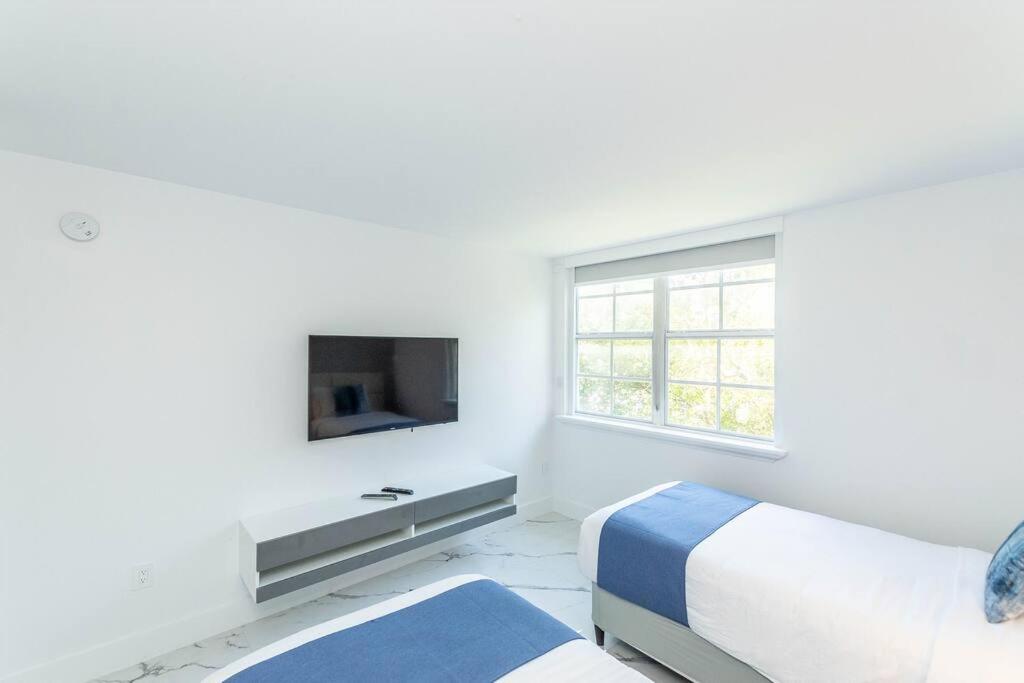 Luxury VIP 3 Bed 2 Bath Apartment Yacht Club Aventura