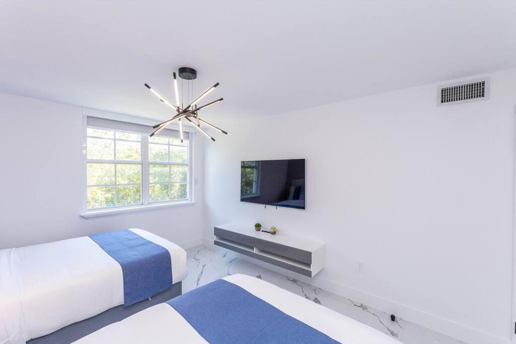 Luxury VIP 3 Bed 2 Bath Apartment Yacht Club Aventura