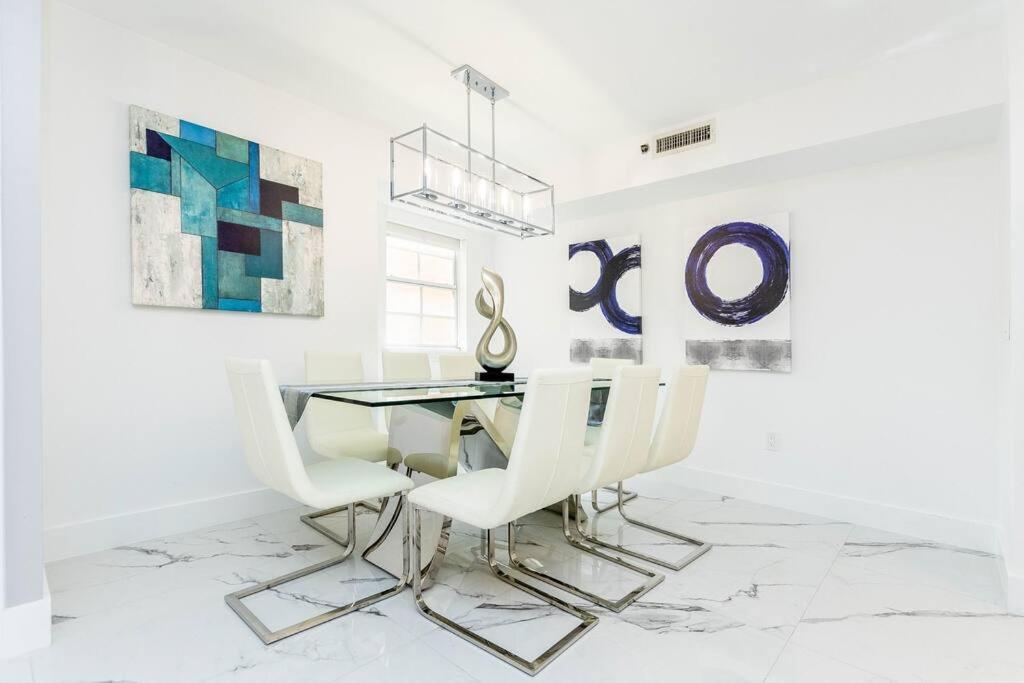 Luxury VIP 3 Bed 2 Bath Apartment Yacht Club Aventura