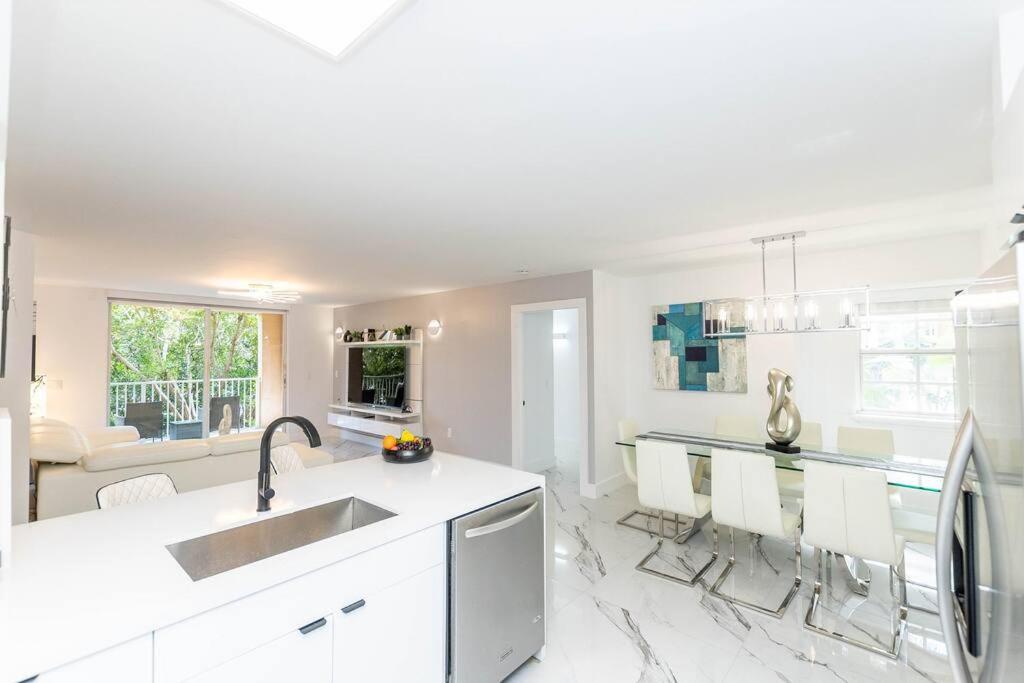 Luxury VIP 3 Bed 2 Bath Apartment Yacht Club Aventura