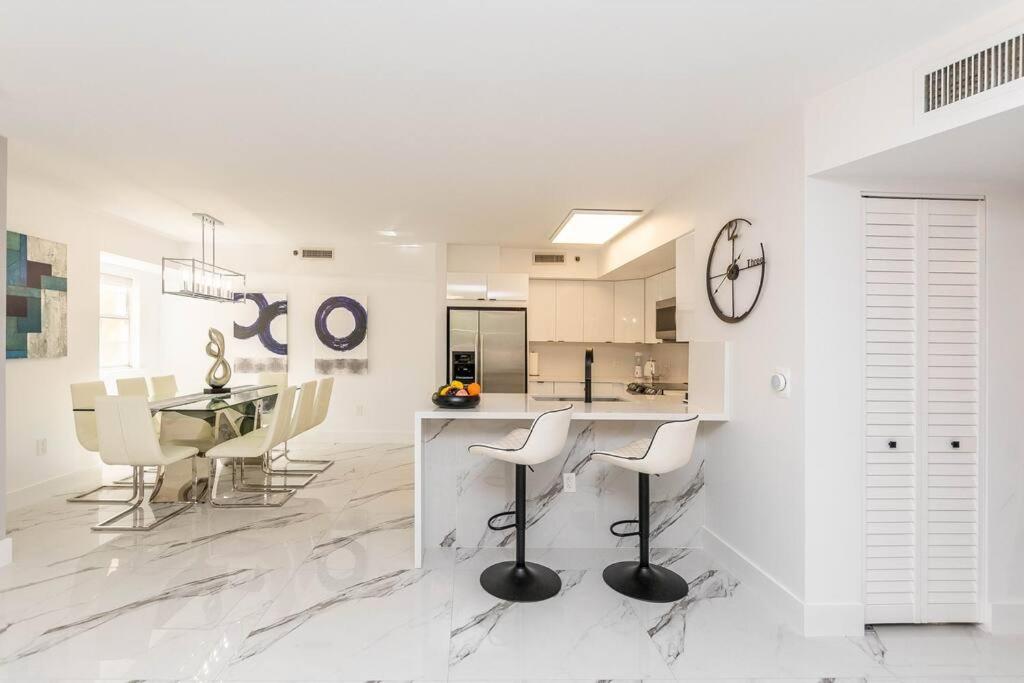 Luxury VIP 3 Bed 2 Bath Apartment Yacht Club Aventura