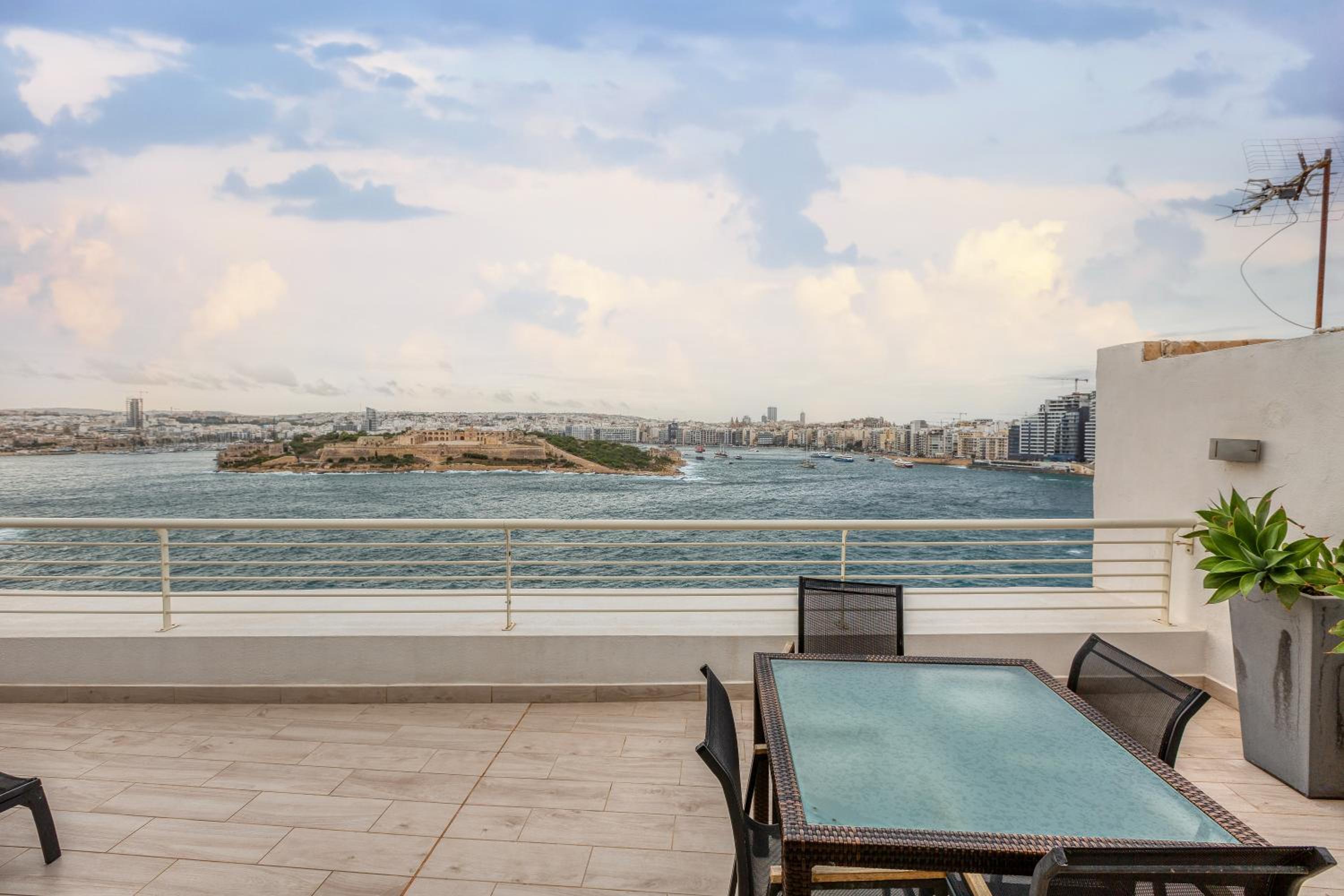 49/3 Seafront Duplex Penthouse in Valletta view 4