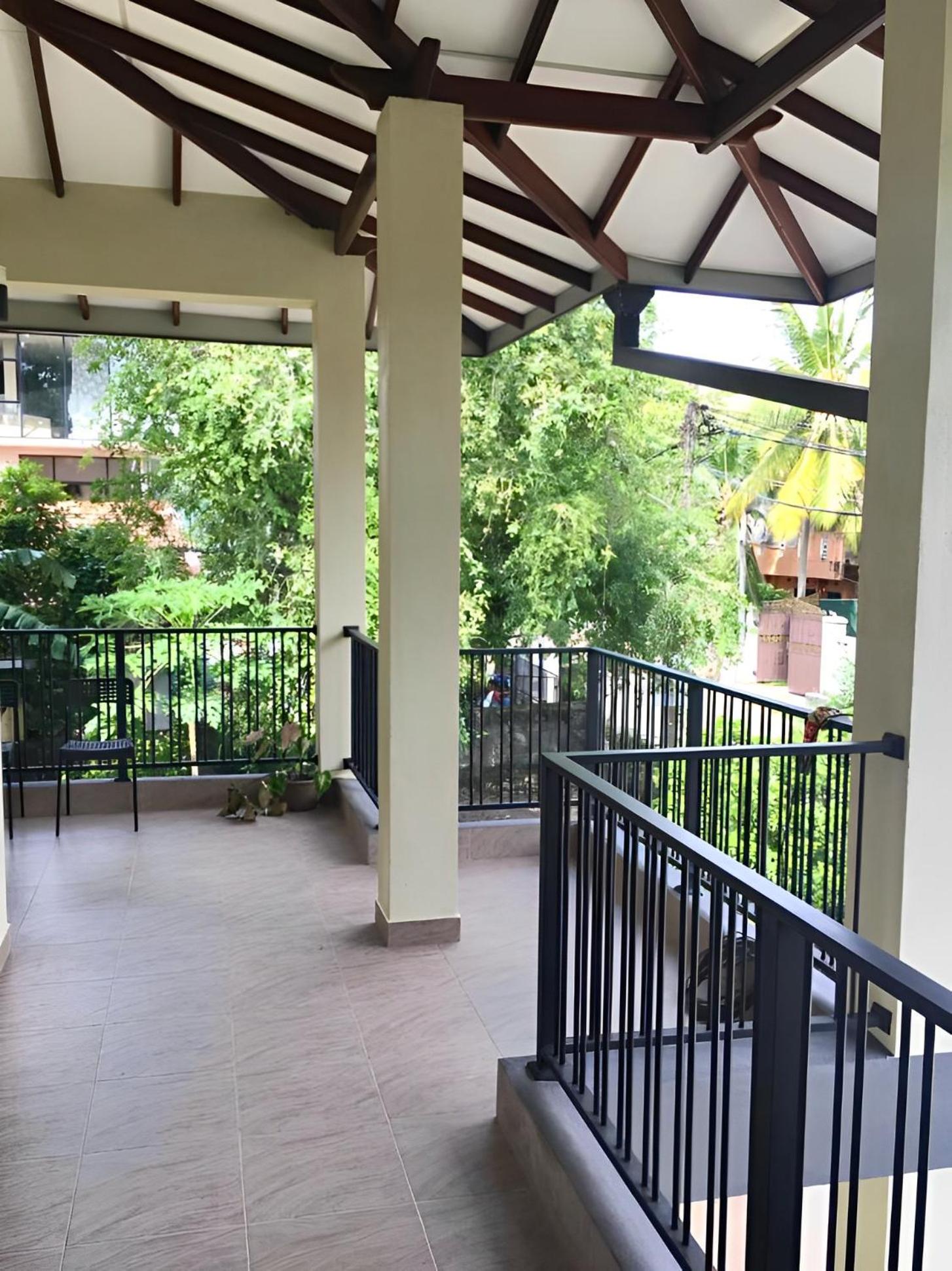 Apartment located 5 minutes from Ja Ela town view 3