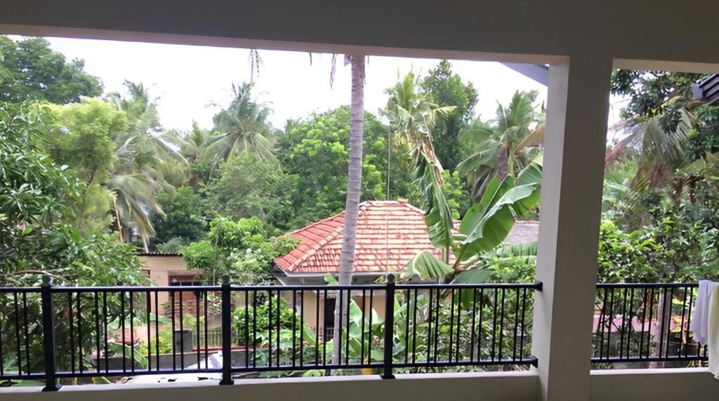 Apartment located 5 minutes from Ja Ela town view 4