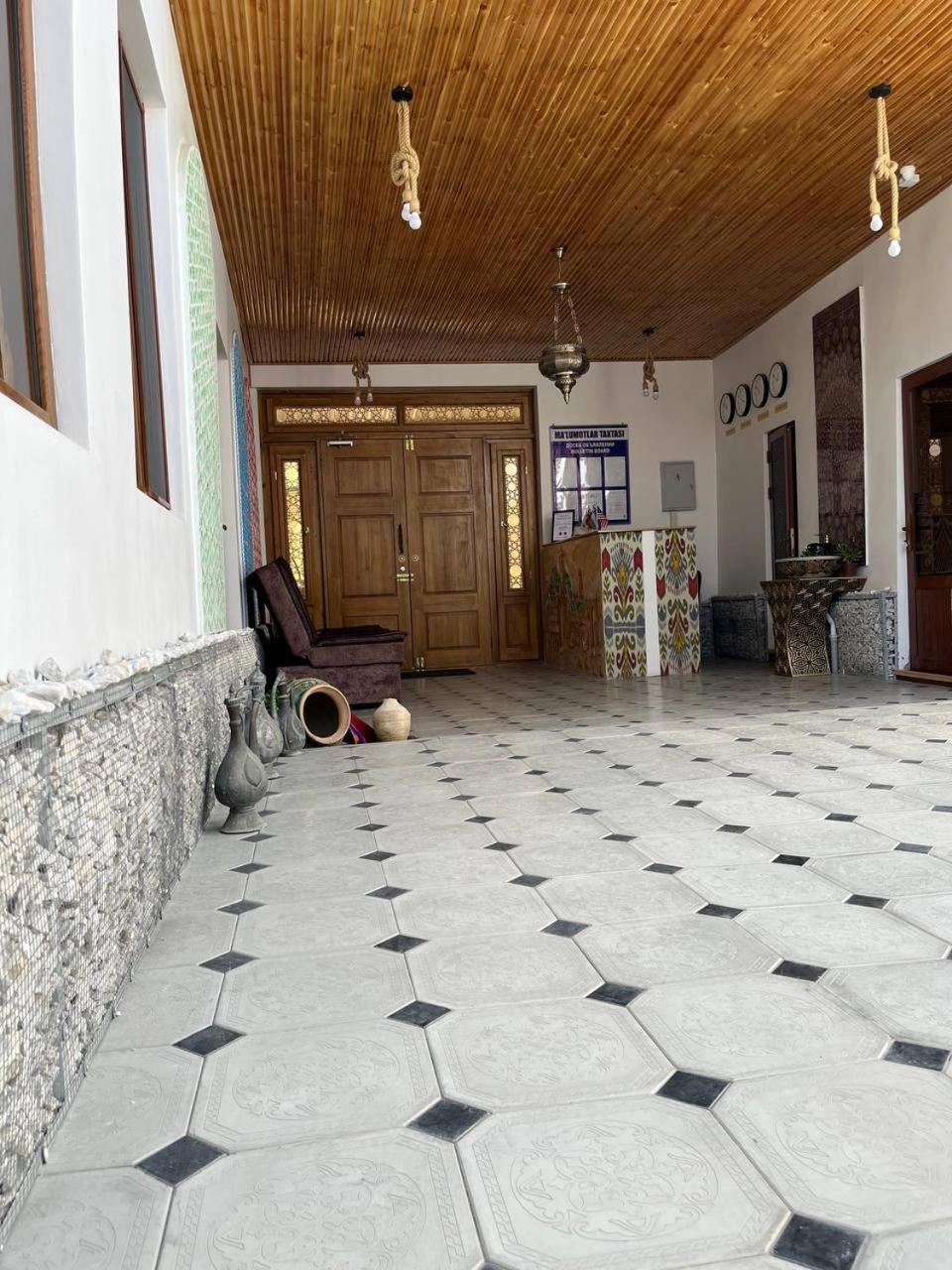 Old Safari Golden Location Guest house with Laundry Service