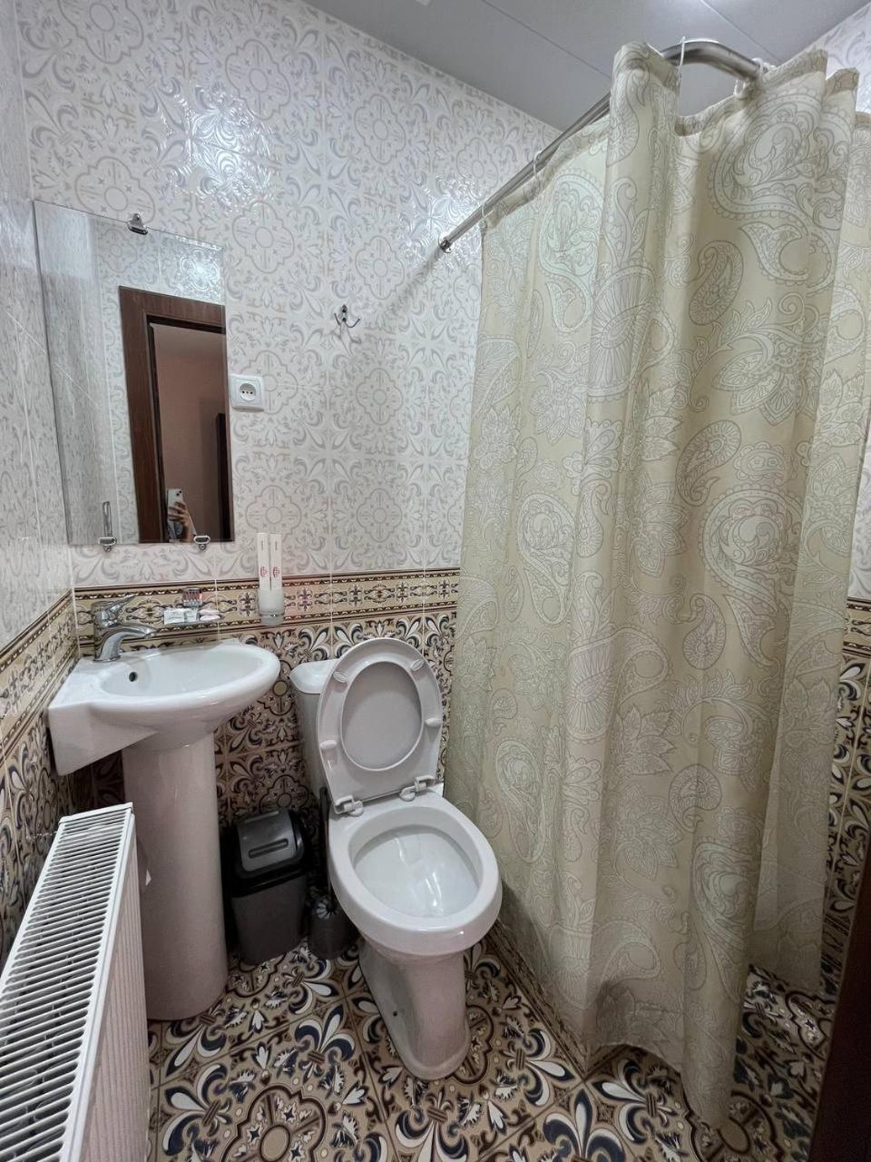 Old Safari Golden Location Guest house with Laundry Service