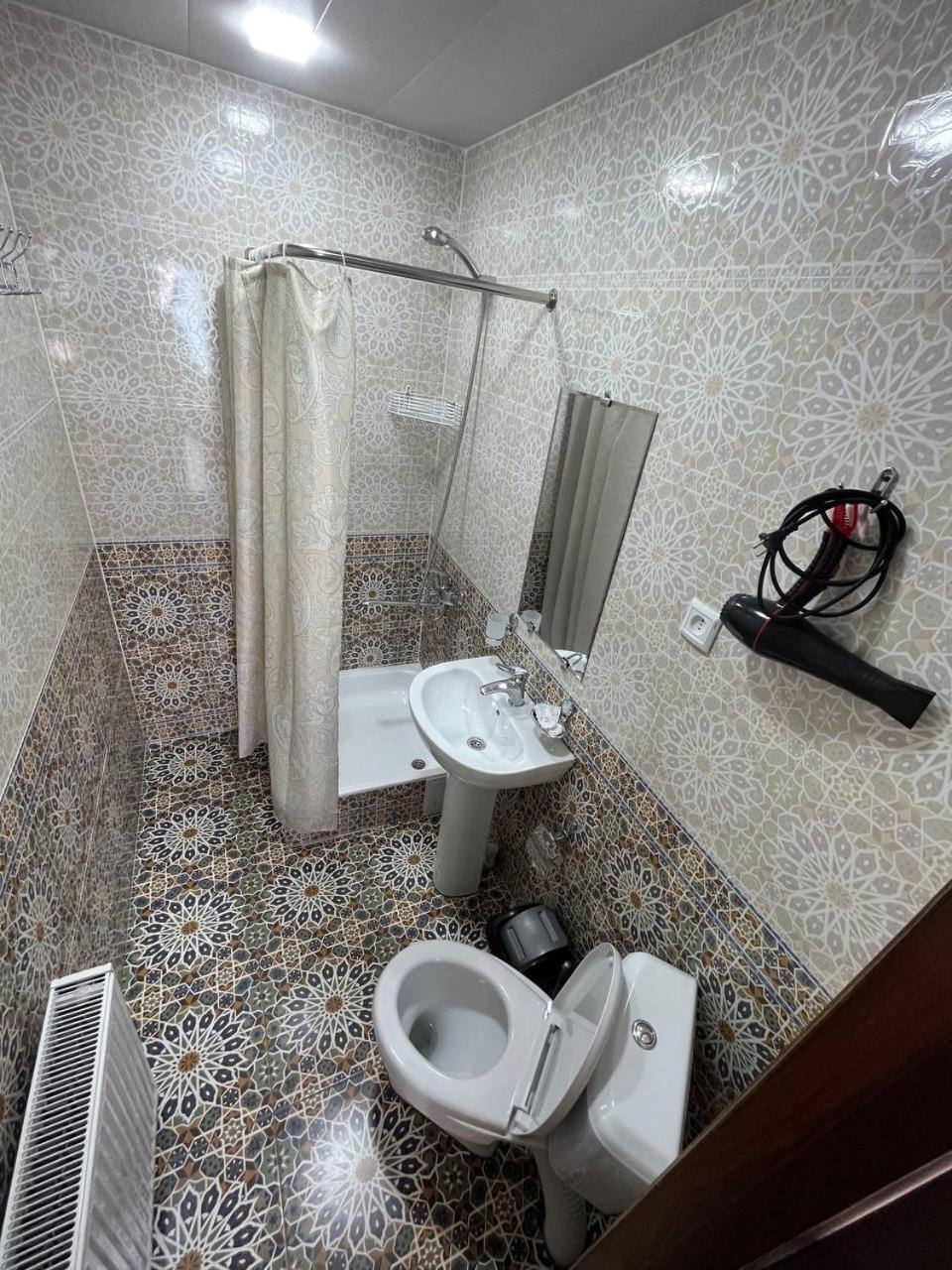 Old Safari Golden Location Guest house with Laundry Service