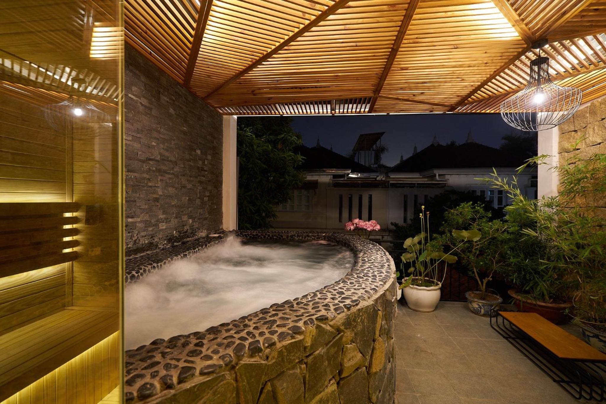 Perfect private villa and outdoor spa with garden 4 bedrooms