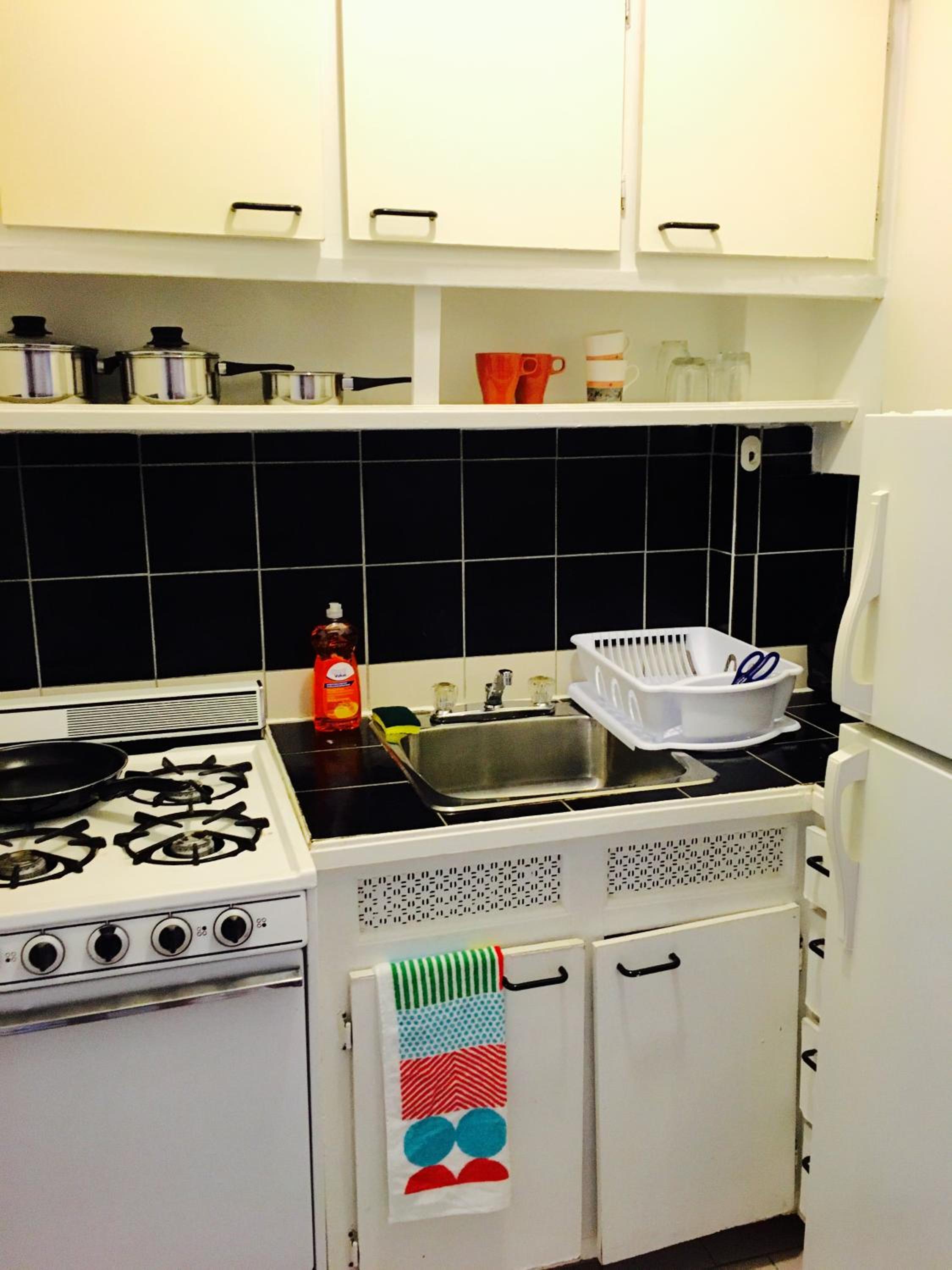 Stylish Montreal Apartment: Comfortable Stay in the Golden Square Mile