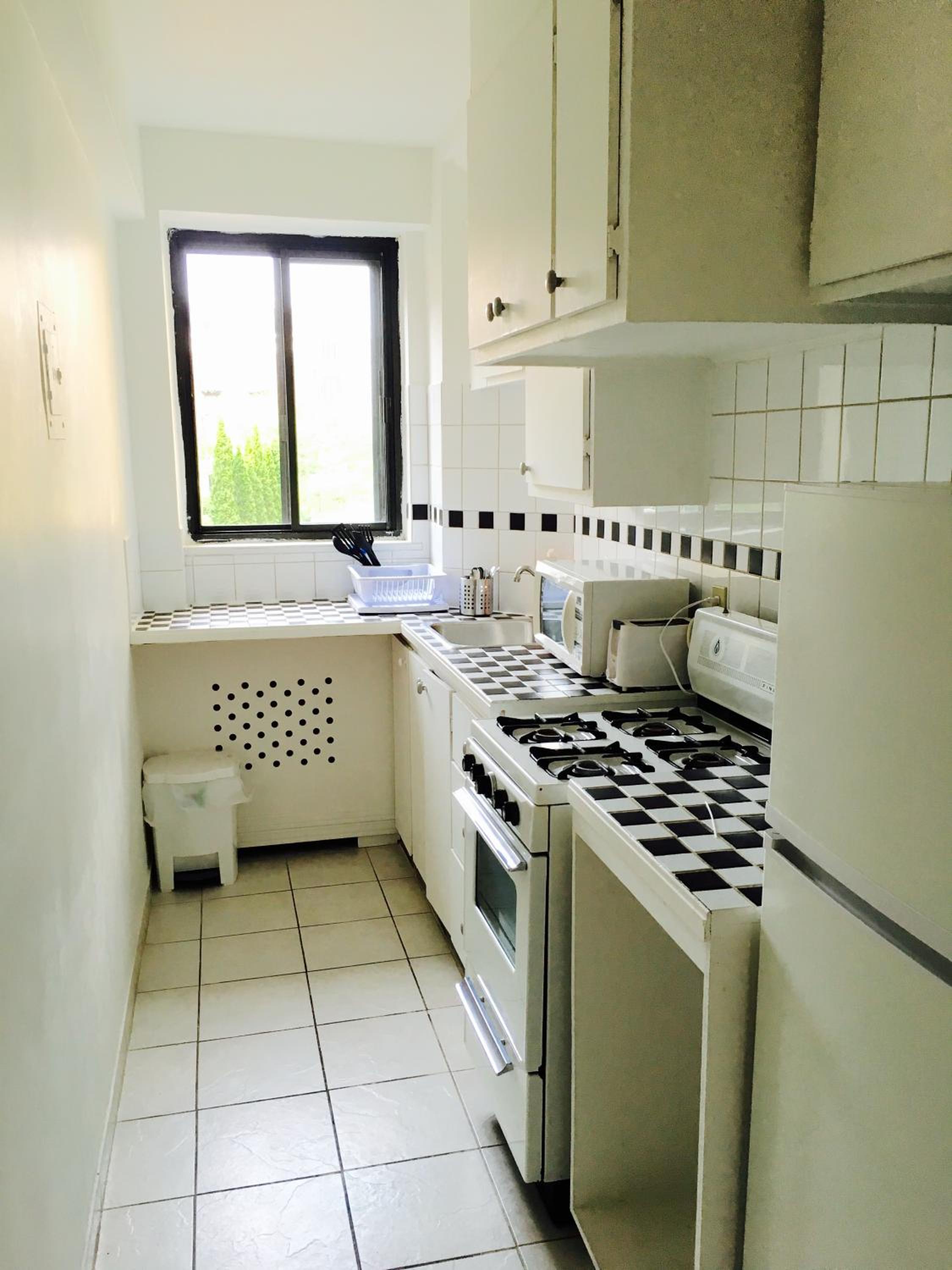 Stylish Montreal Apartment: Comfortable Stay in the Golden Square Mile