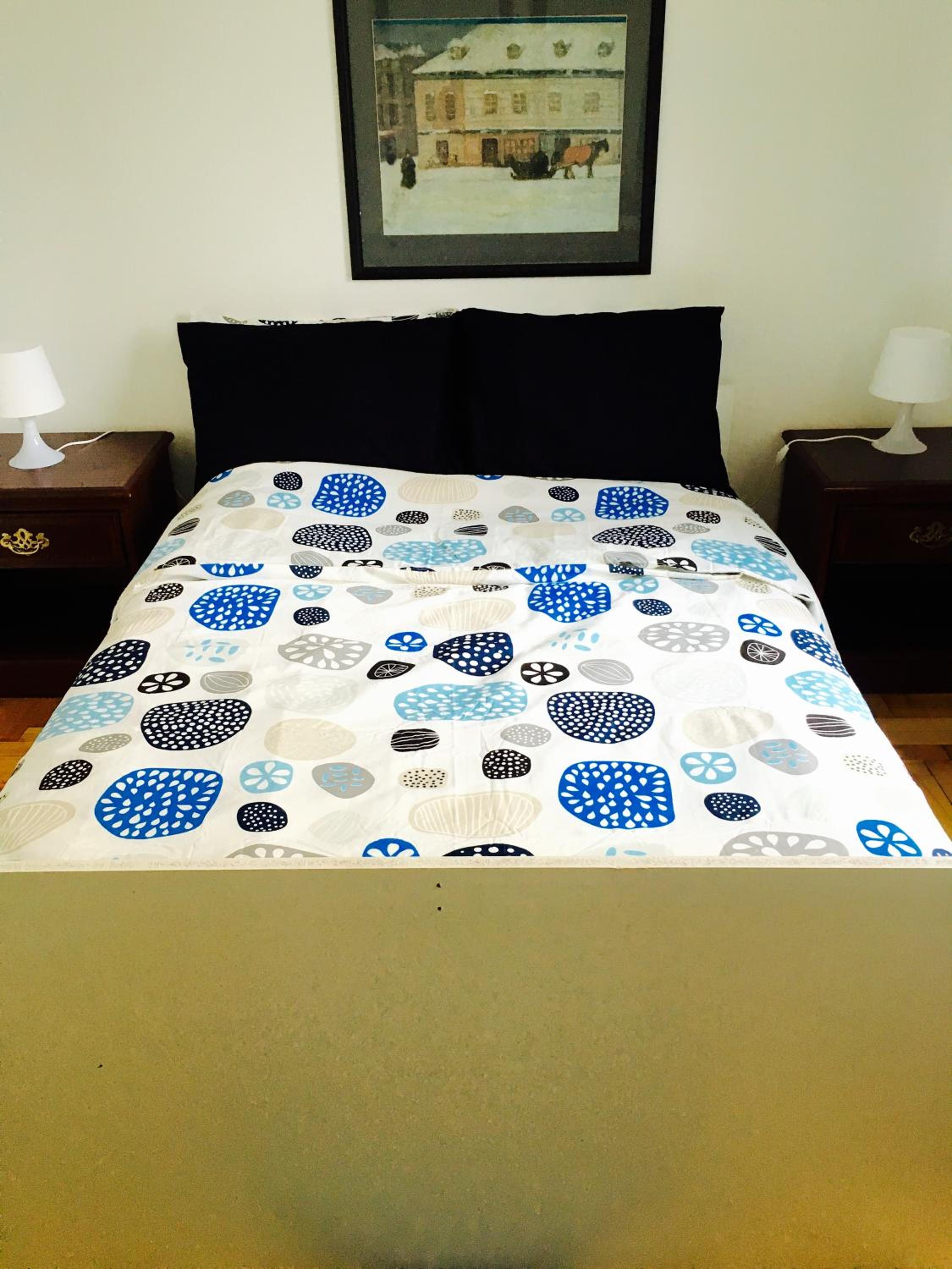 Stylish Montreal Apartment: Comfortable Stay in the Golden Square Mile