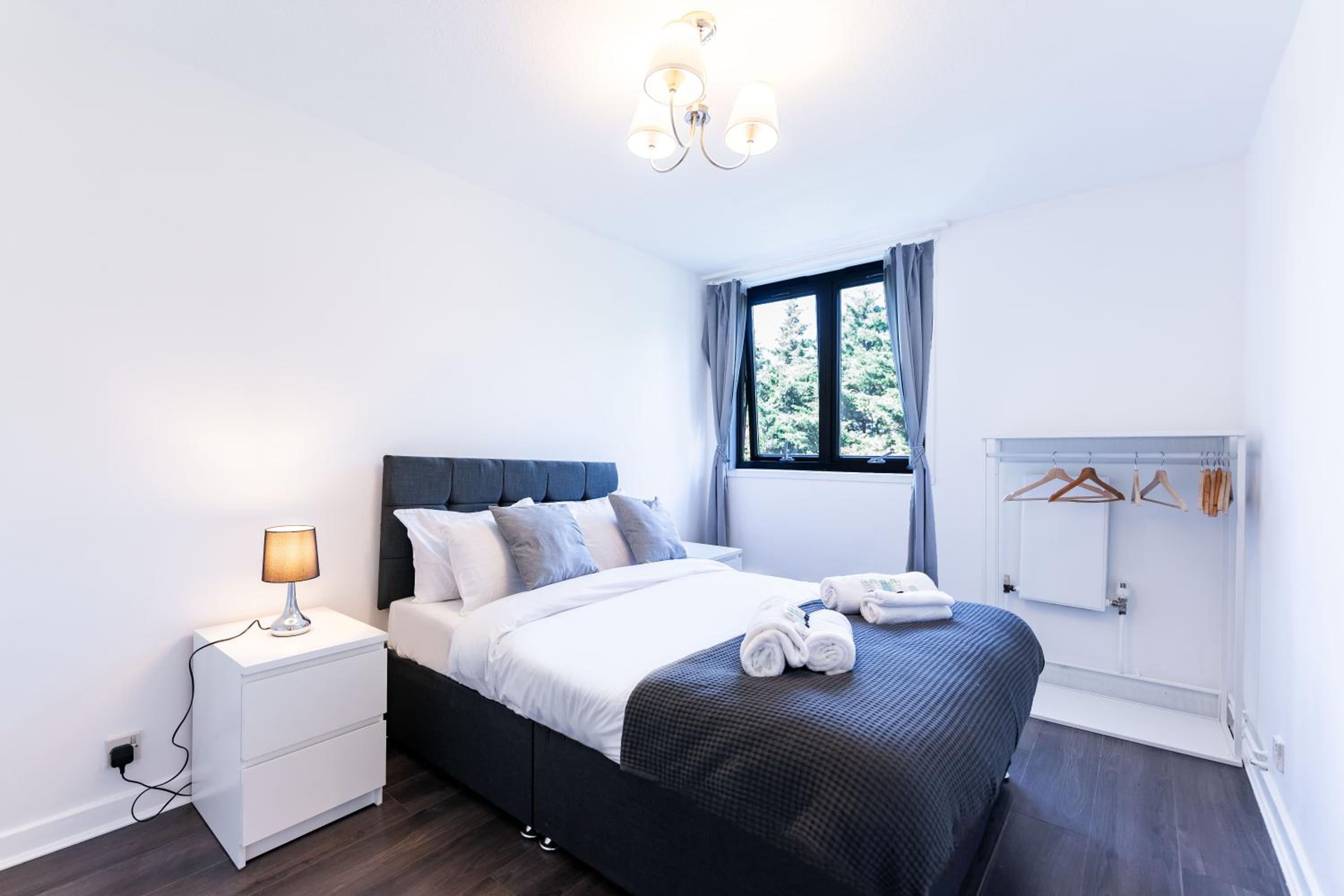 Luxury 3 Bedroom Flat with Balcony in Westbourne Park