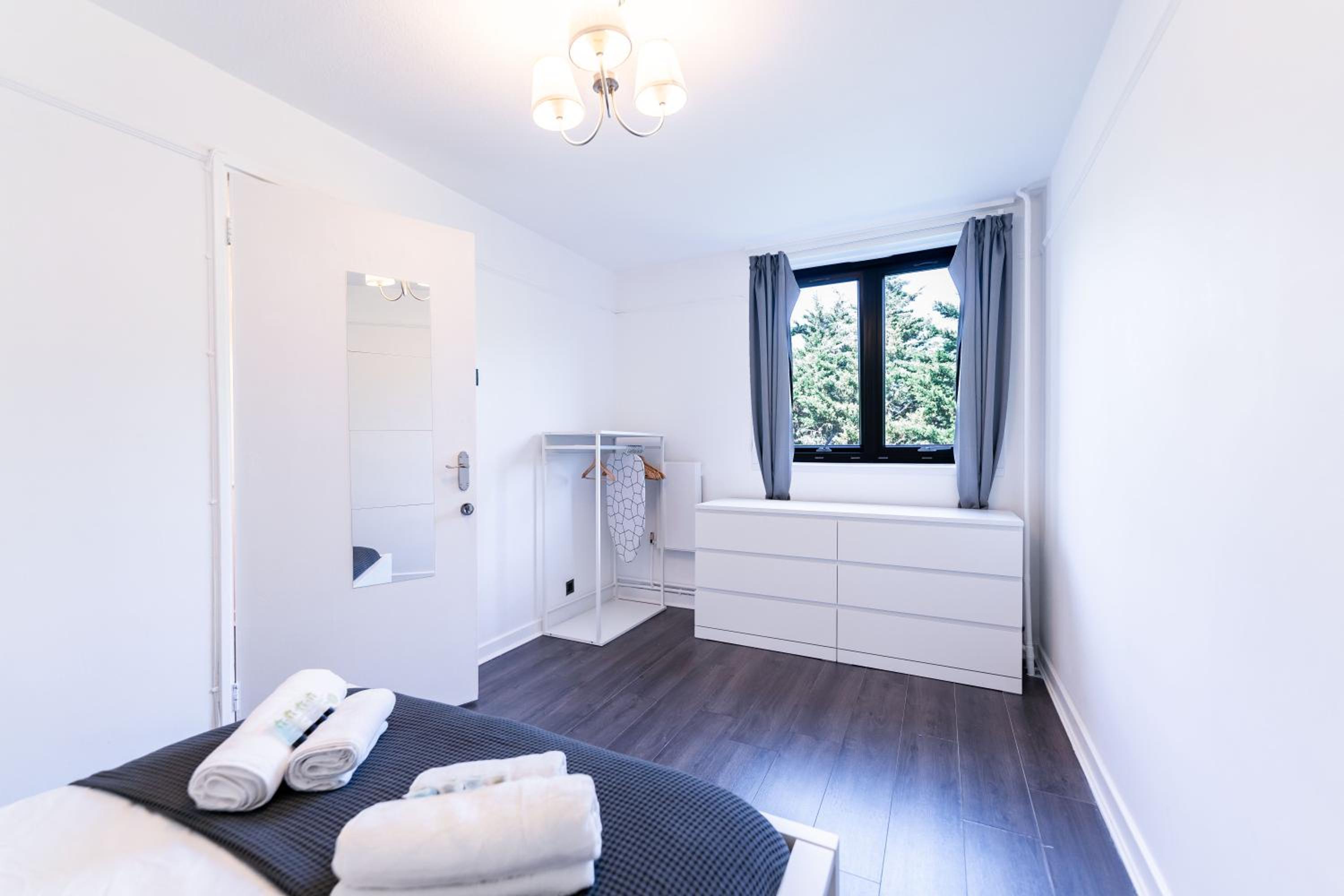Luxury 3 Bedroom Flat with Balcony in Westbourne Park