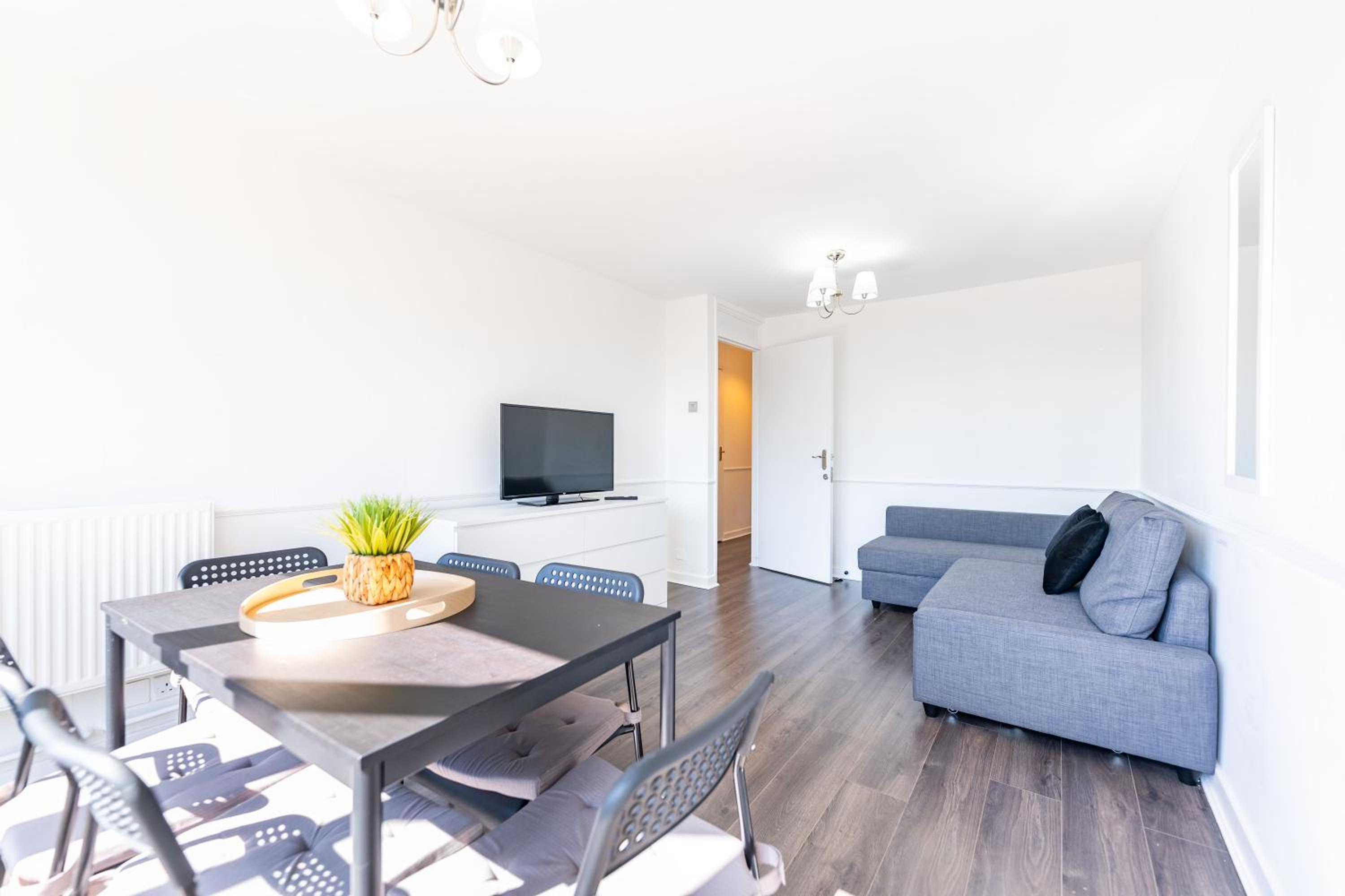 Luxury 3 Bedroom Flat with Balcony in Westbourne Park