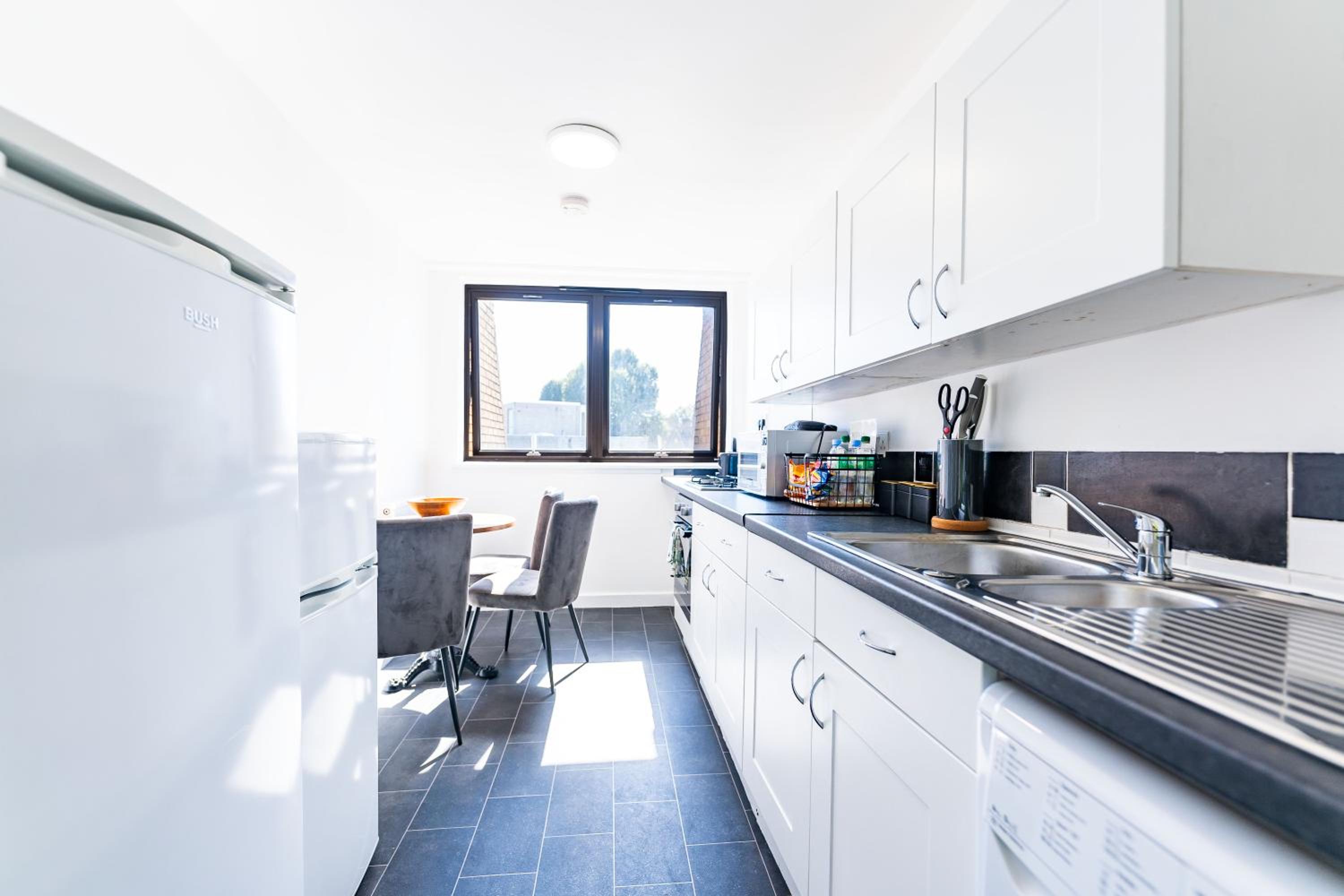 Luxury 3 Bedroom Flat with Balcony in Westbourne Park