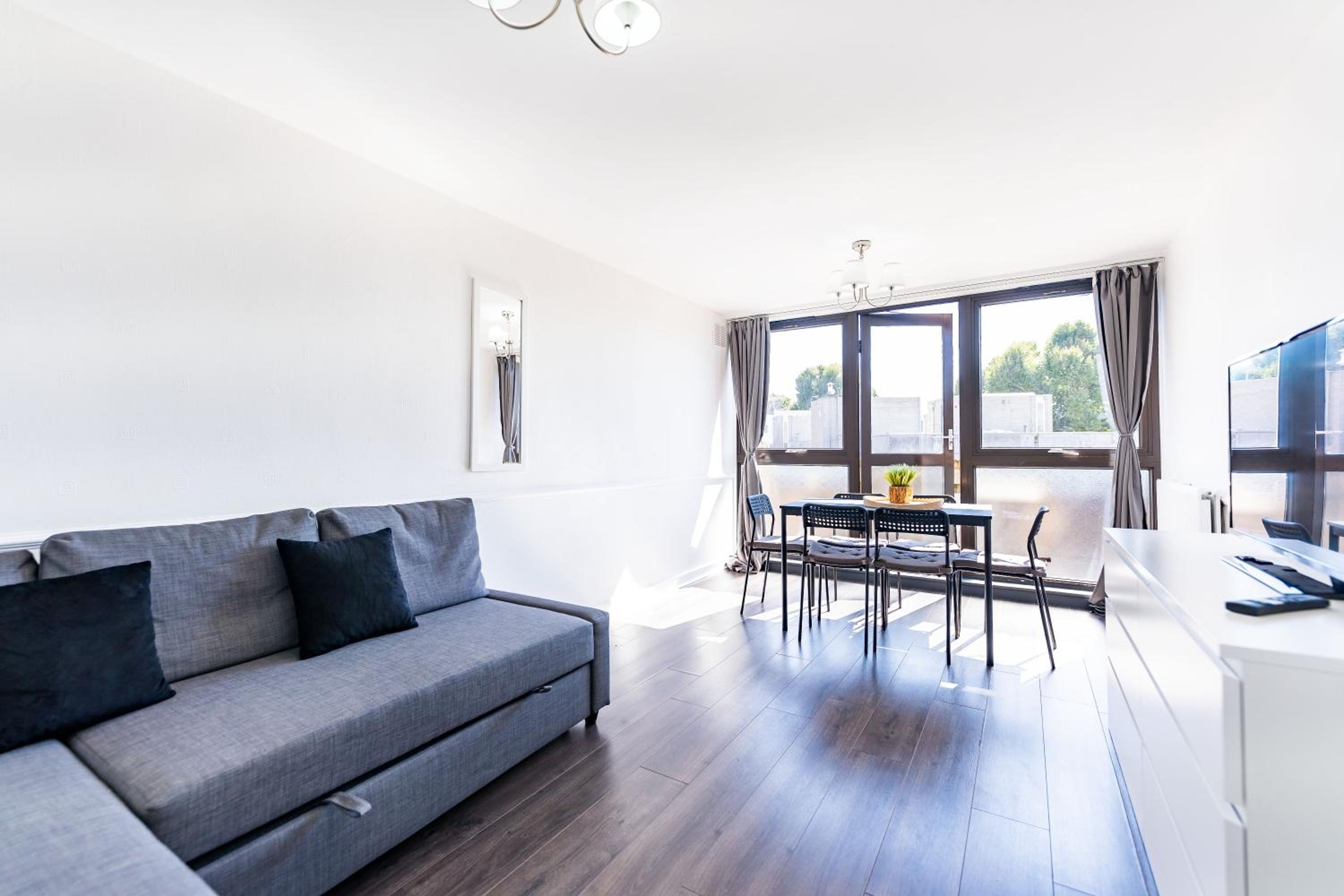 Luxury 3 Bedroom Flat with Balcony in Westbourne Park