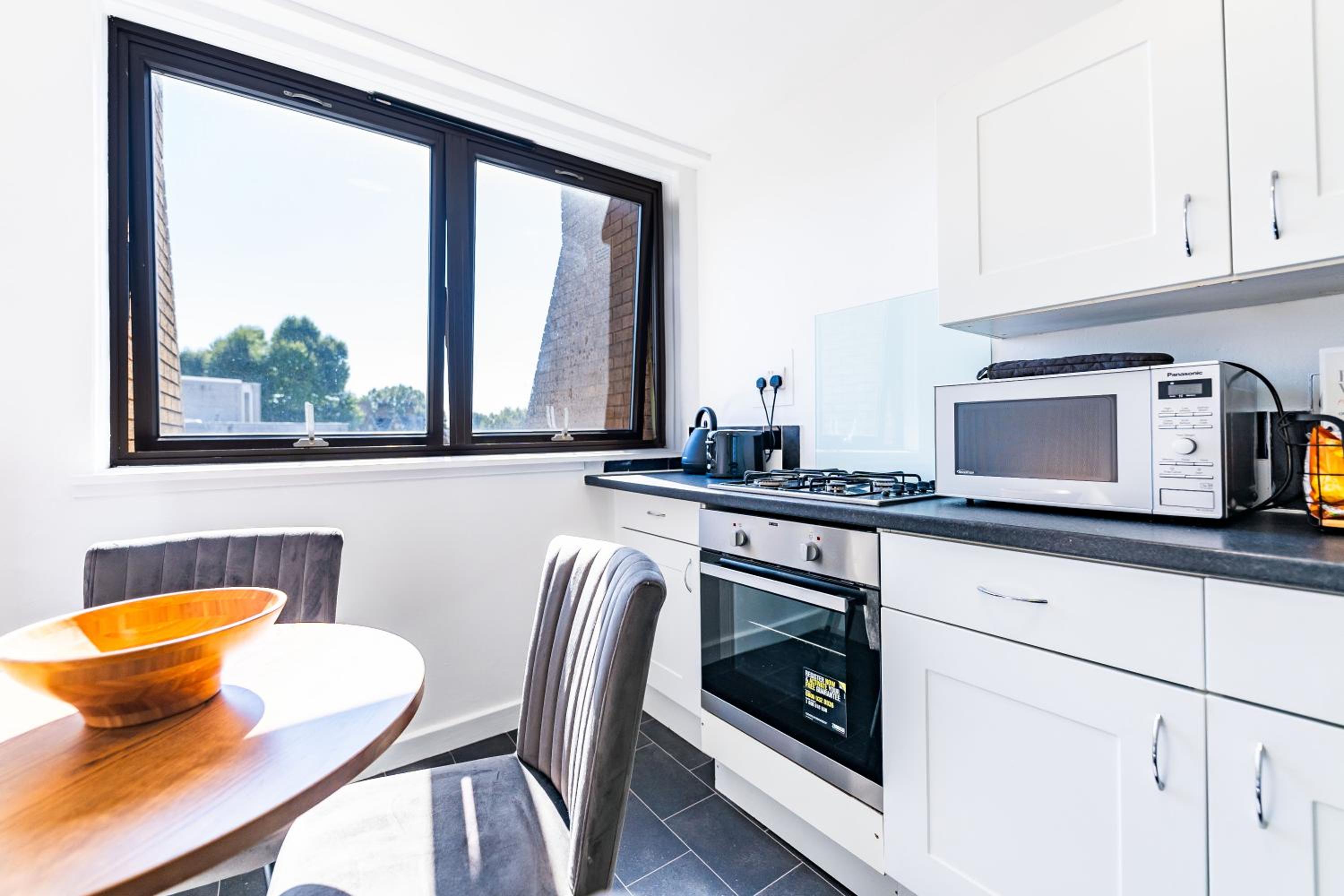Luxury 3 Bedroom Flat with Balcony in Westbourne Park