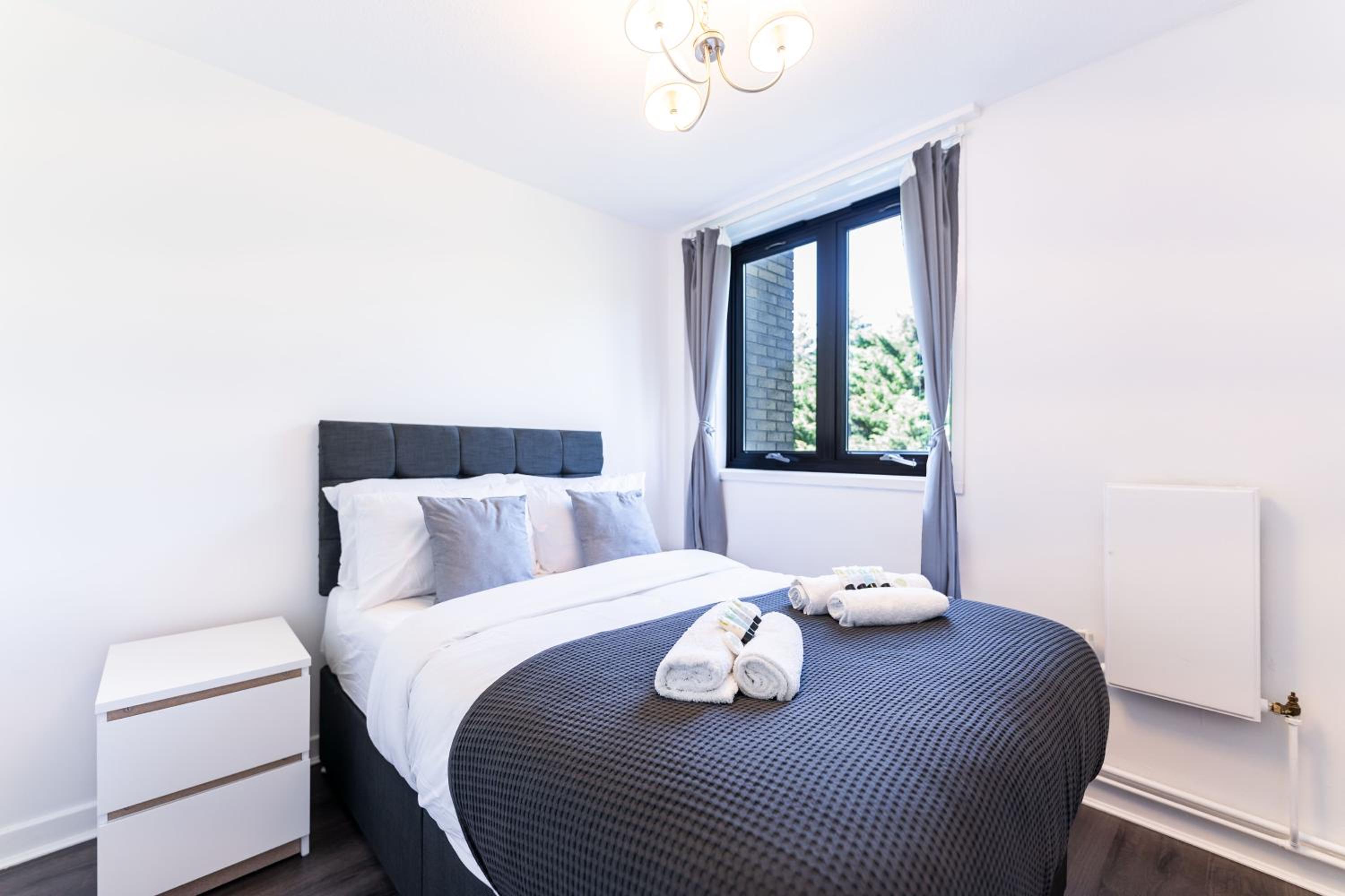 Luxury 3 Bedroom Flat with Balcony in Westbourne Park