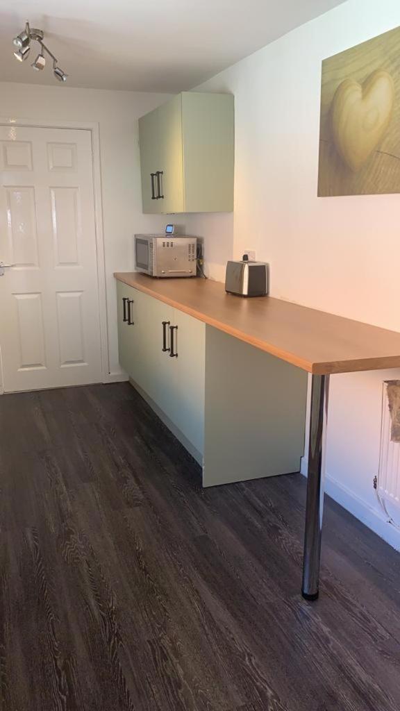 Alice - spacious 3 bedroom house contractor accommodation