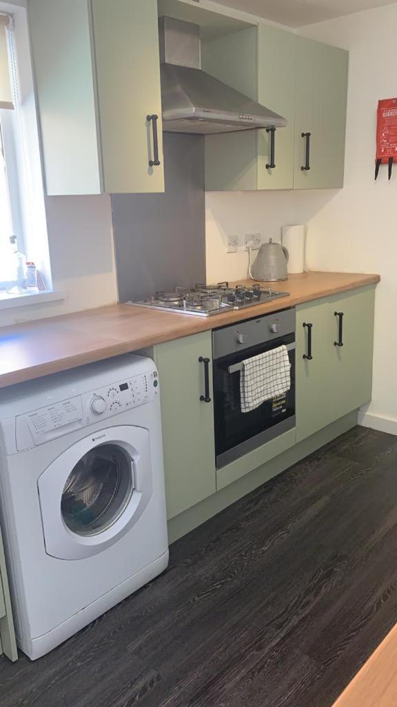 Alice - spacious 3 bedroom house contractor accommodation