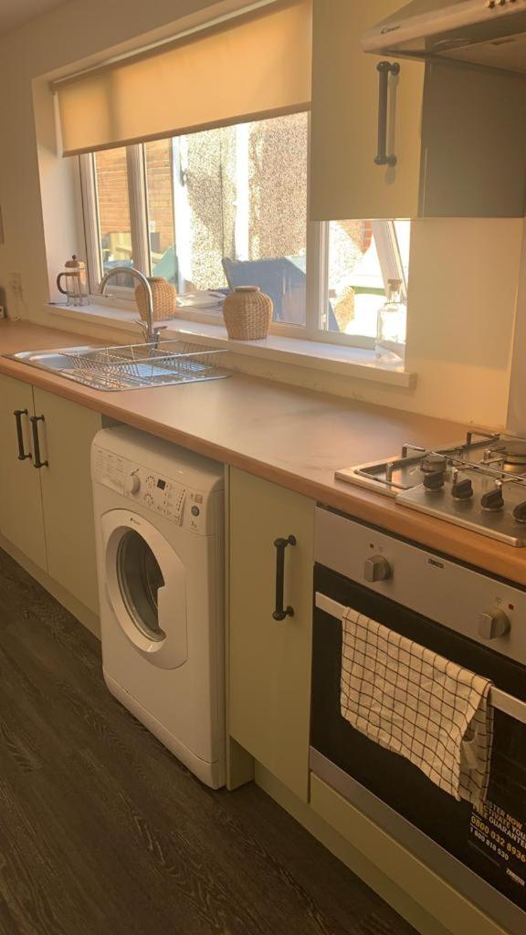 Alice - spacious 3 bedroom house contractor accommodation