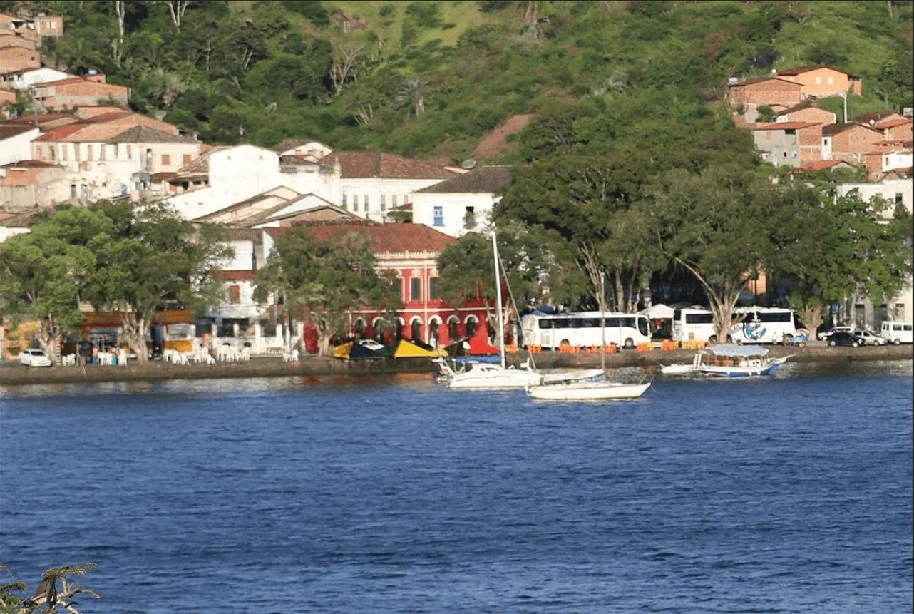 Conforto e bom gosto no Recôncavo da Bahia.