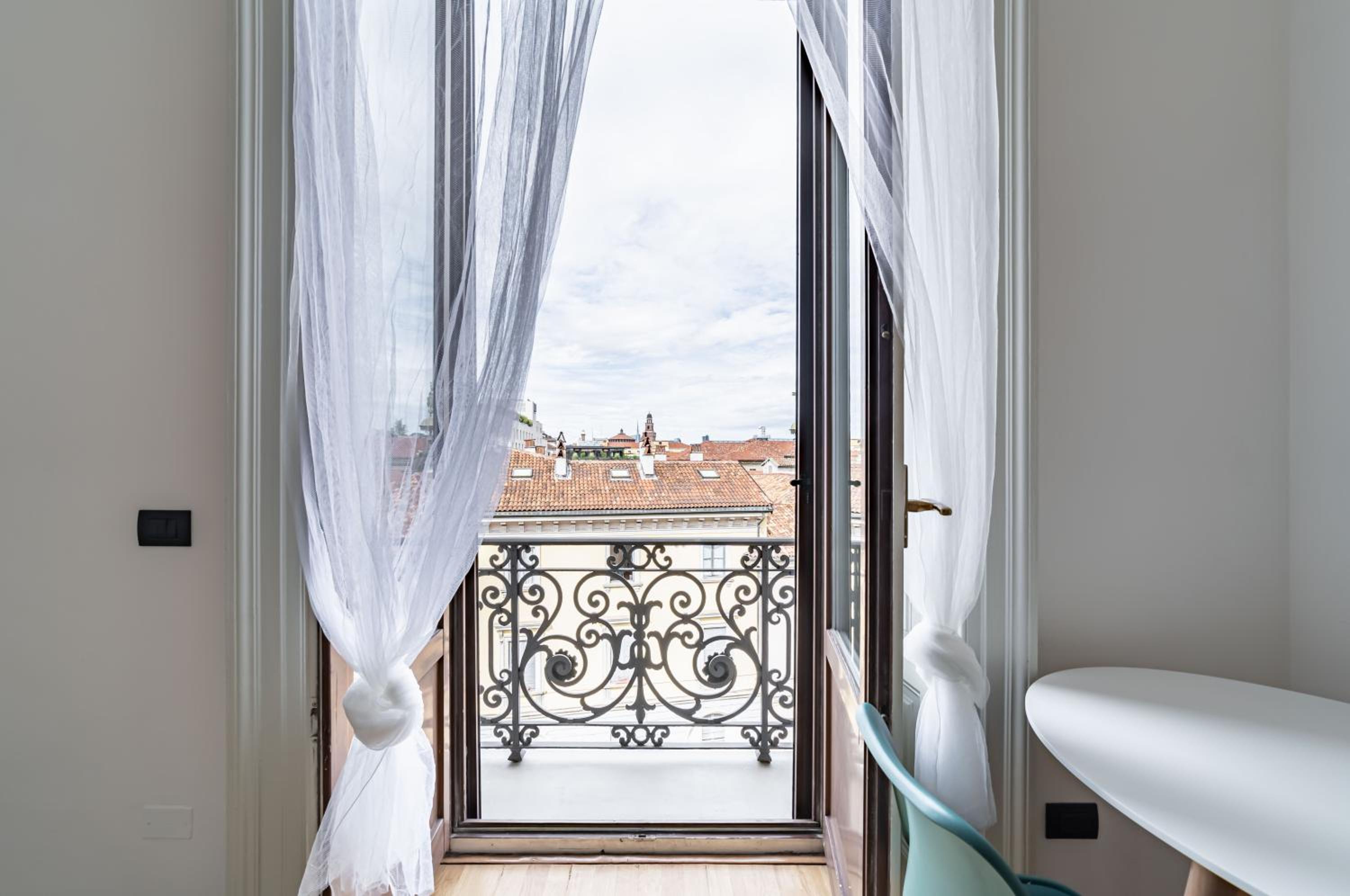 GuestHost - Milano Magenta Long Let Apts