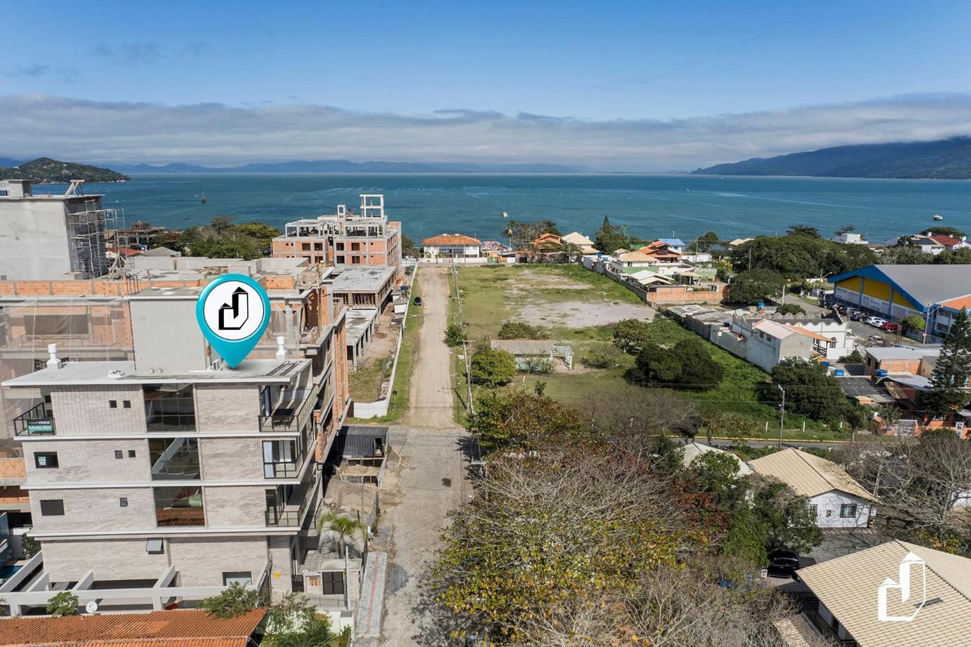Cobertura duplex com 03 dormitórios e vista mar