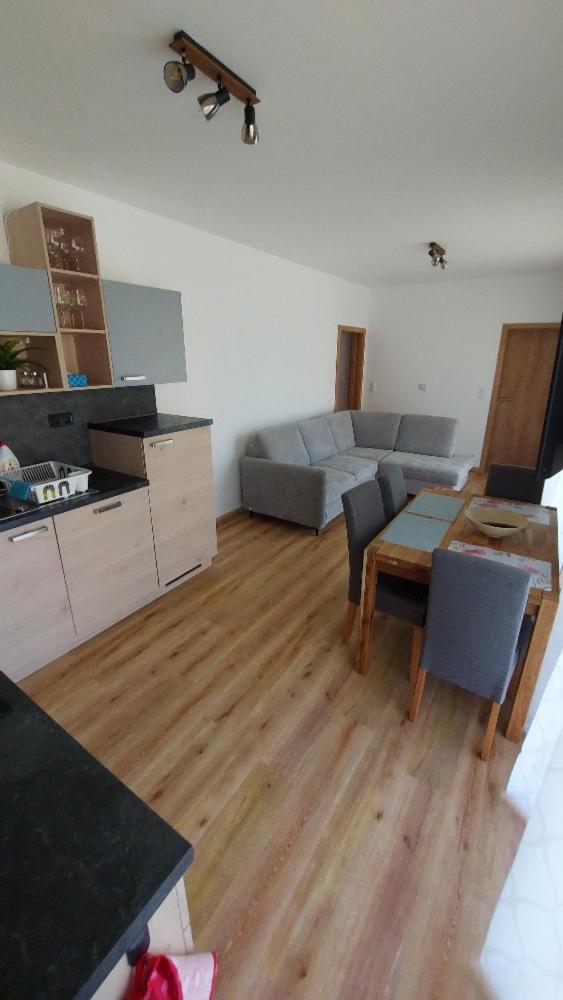 Lipno Apartments BERGMAX, Ski Areál Lipno 16min dojezd - Resort Malé Lipno s terasou a zahrádkou, parking free
