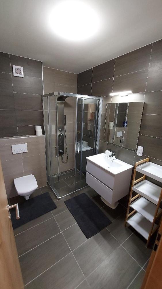 Lipno Apartments BERGMAX, Ski Areál Lipno 16min dojezd - Resort Malé Lipno s terasou a zahrádkou, parking free