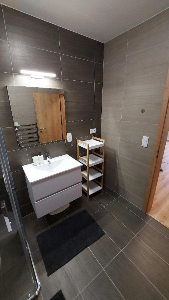 Lipno Apartments BERGMAX, Ski Areál Lipno 16min dojezd - Resort Malé Lipno s terasou a zahrádkou, parking free