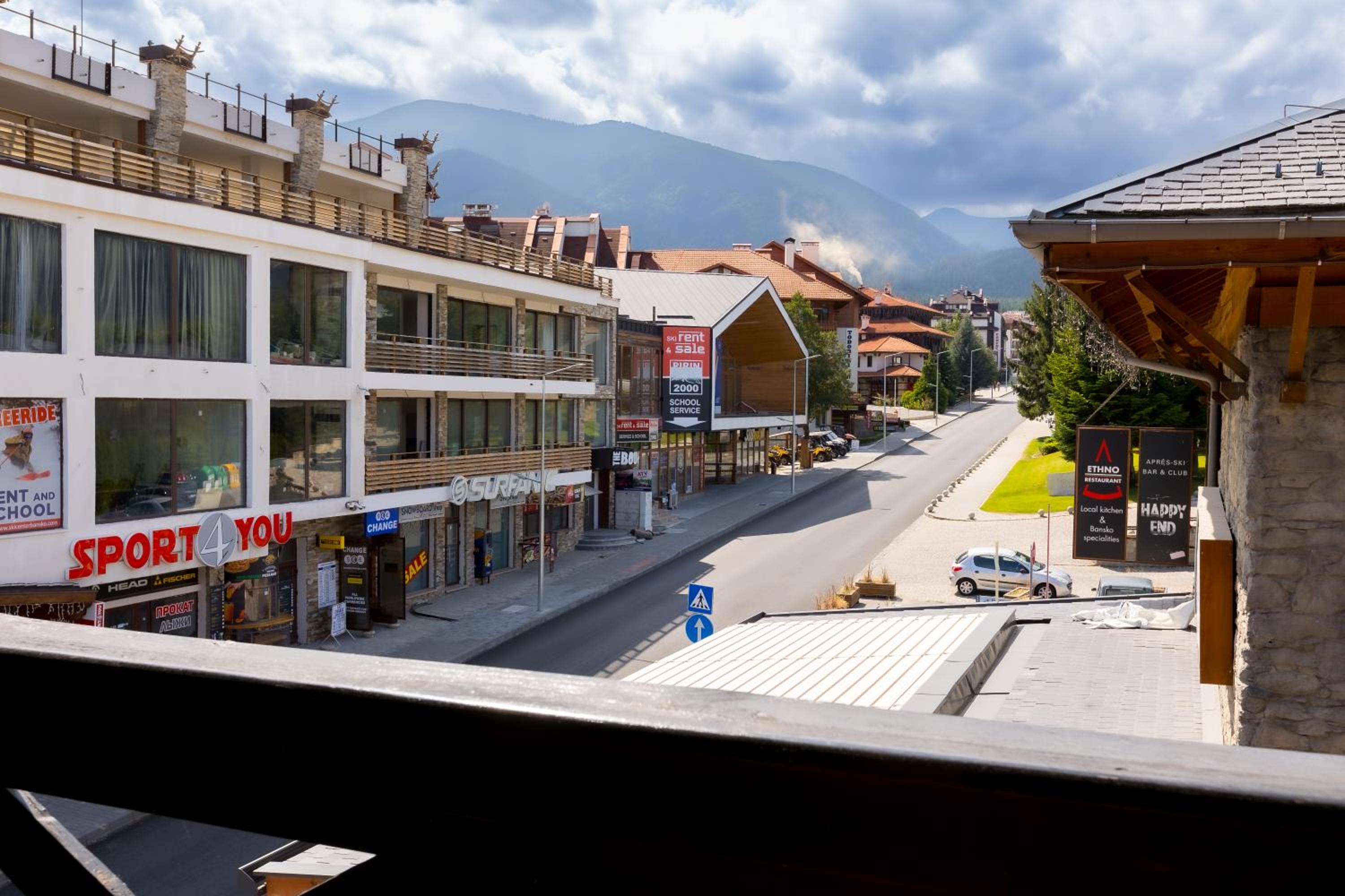 Granat Gondola Apartments next to Ski Lift
