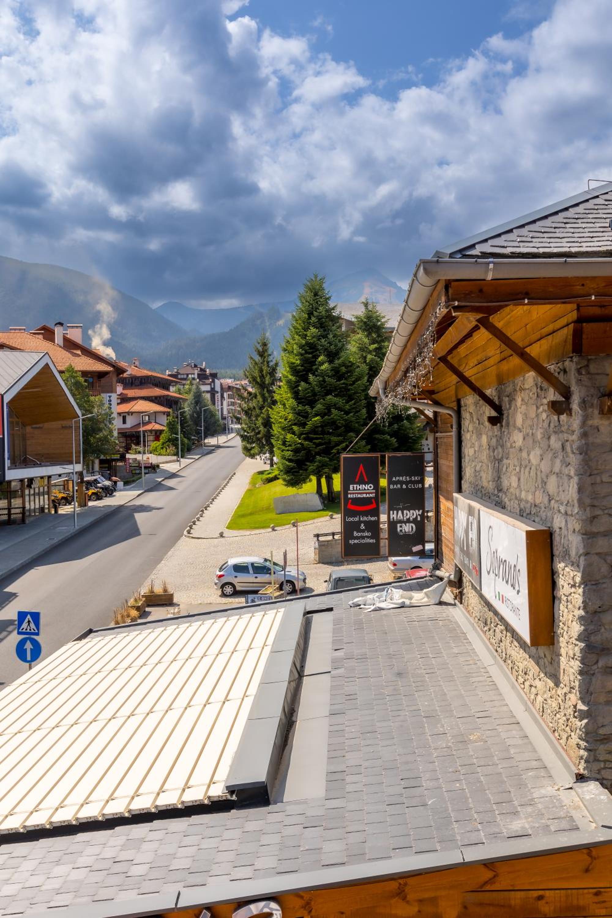 Granat Gondola Apartments next to Ski Lift