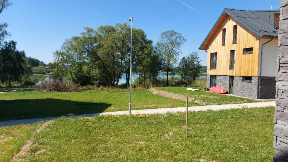 Lipno Apartments BERGMAX, Ski Areál Lipno 16min dojezd - Resort Malé Lipno s terasou a zahrádkou, parking free