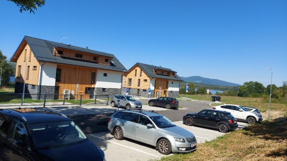 Lipno Apartments BERGMAX, Ski Areál Lipno 16min dojezd - Resort Malé Lipno s terasou a zahrádkou, parking free
