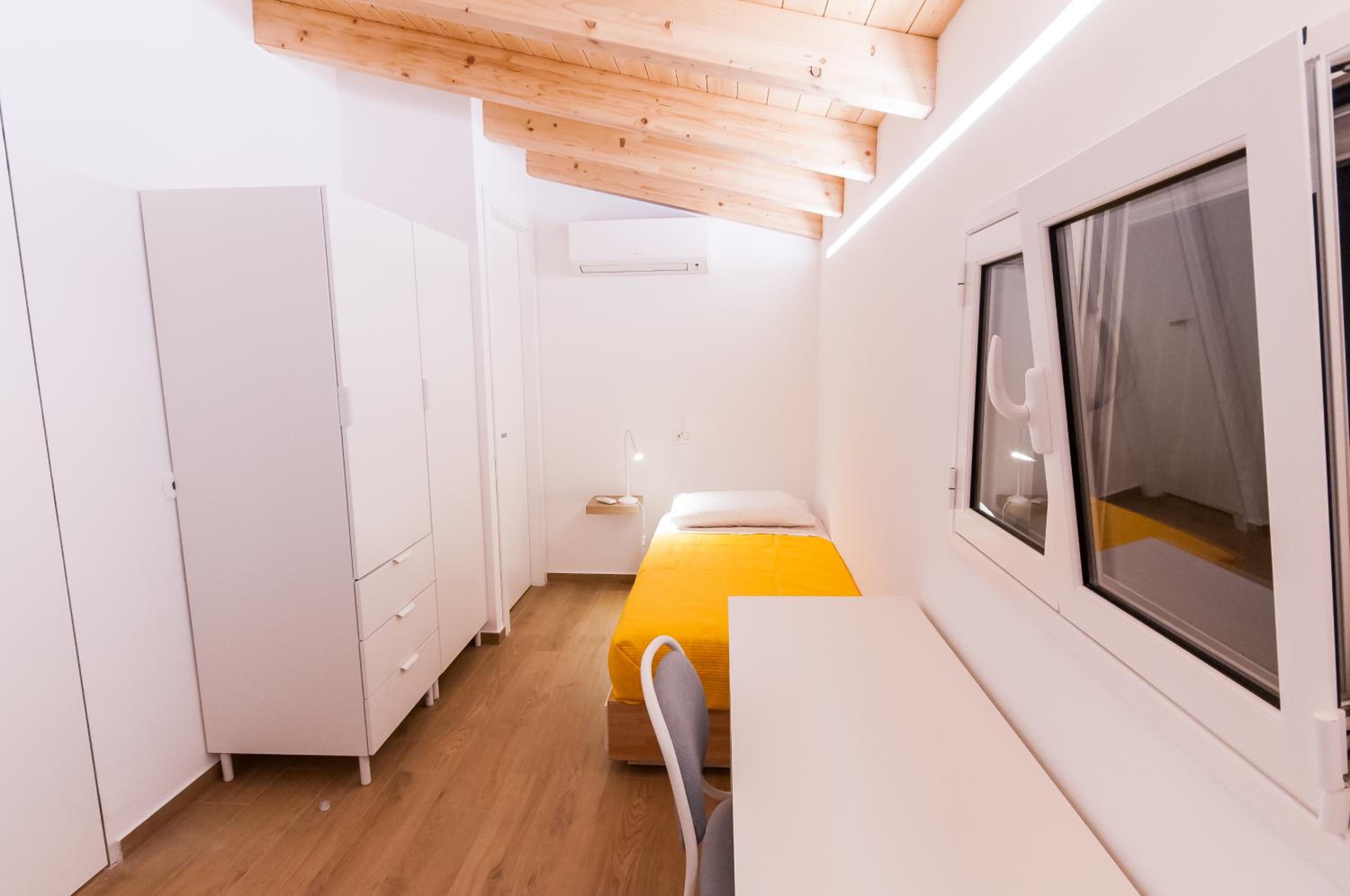 White Home photo 2