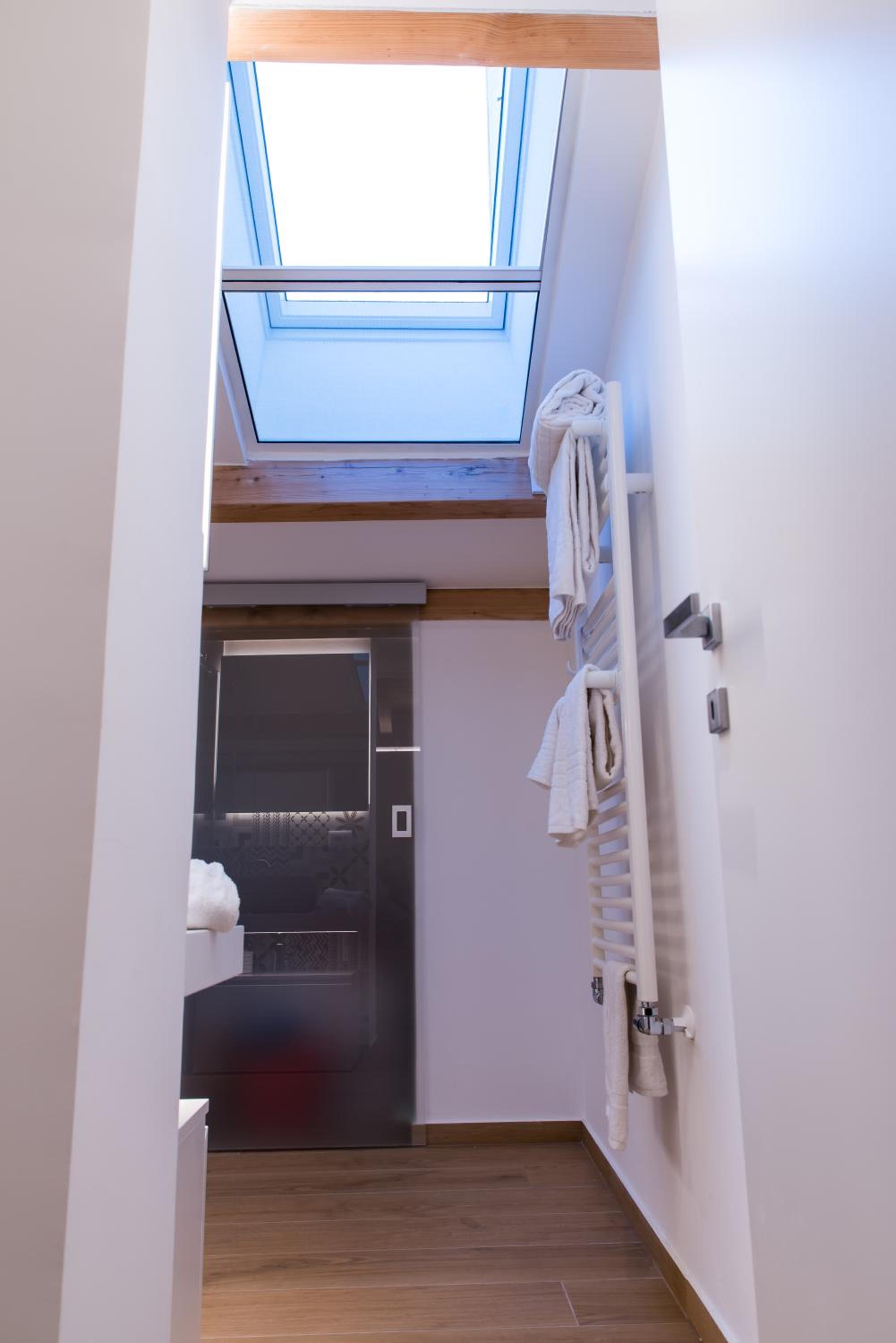 White Home photo 5