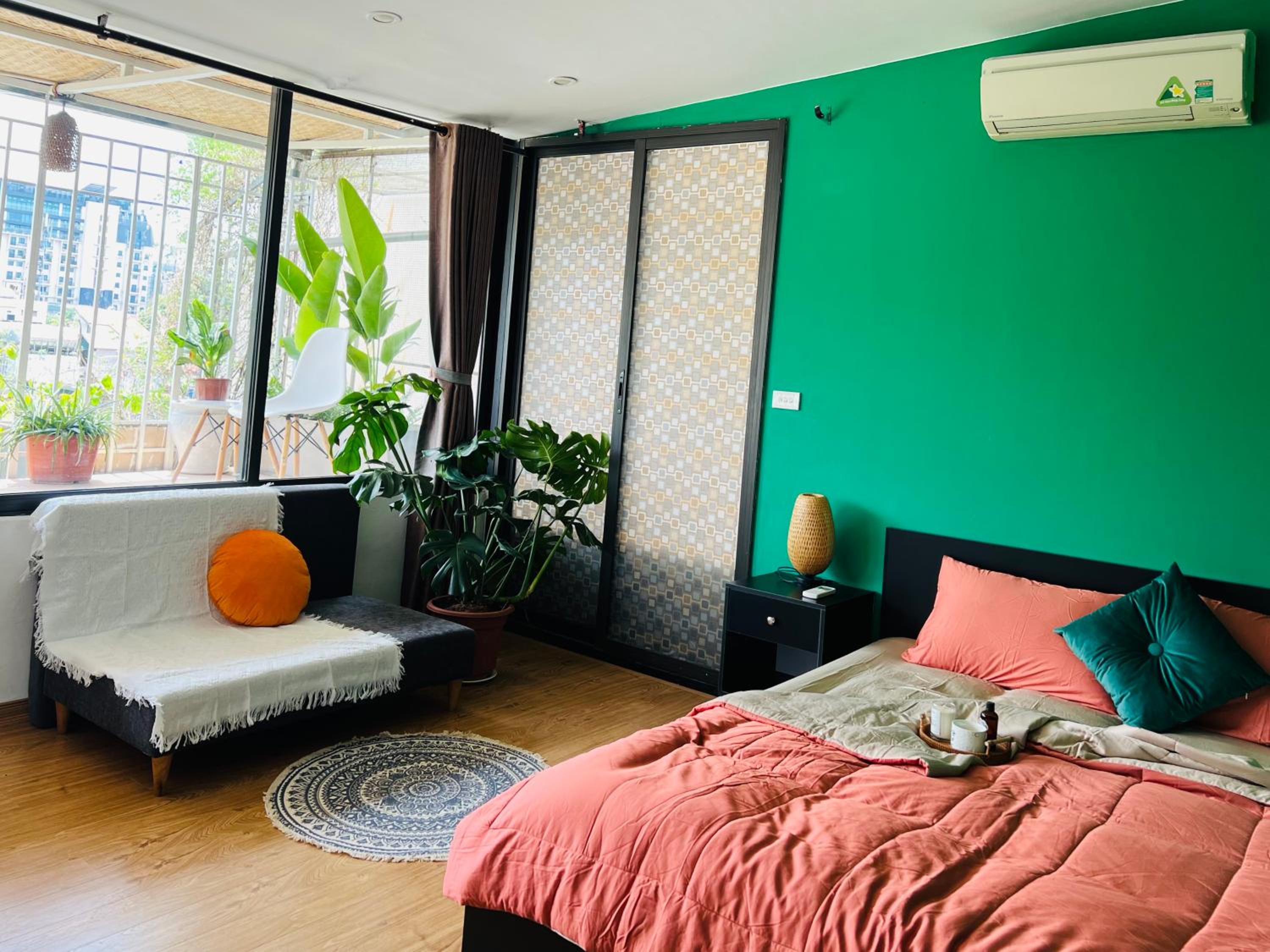 Terra Homestay - Big Balcony with elevator - 150m to Hoan Kiem Lake