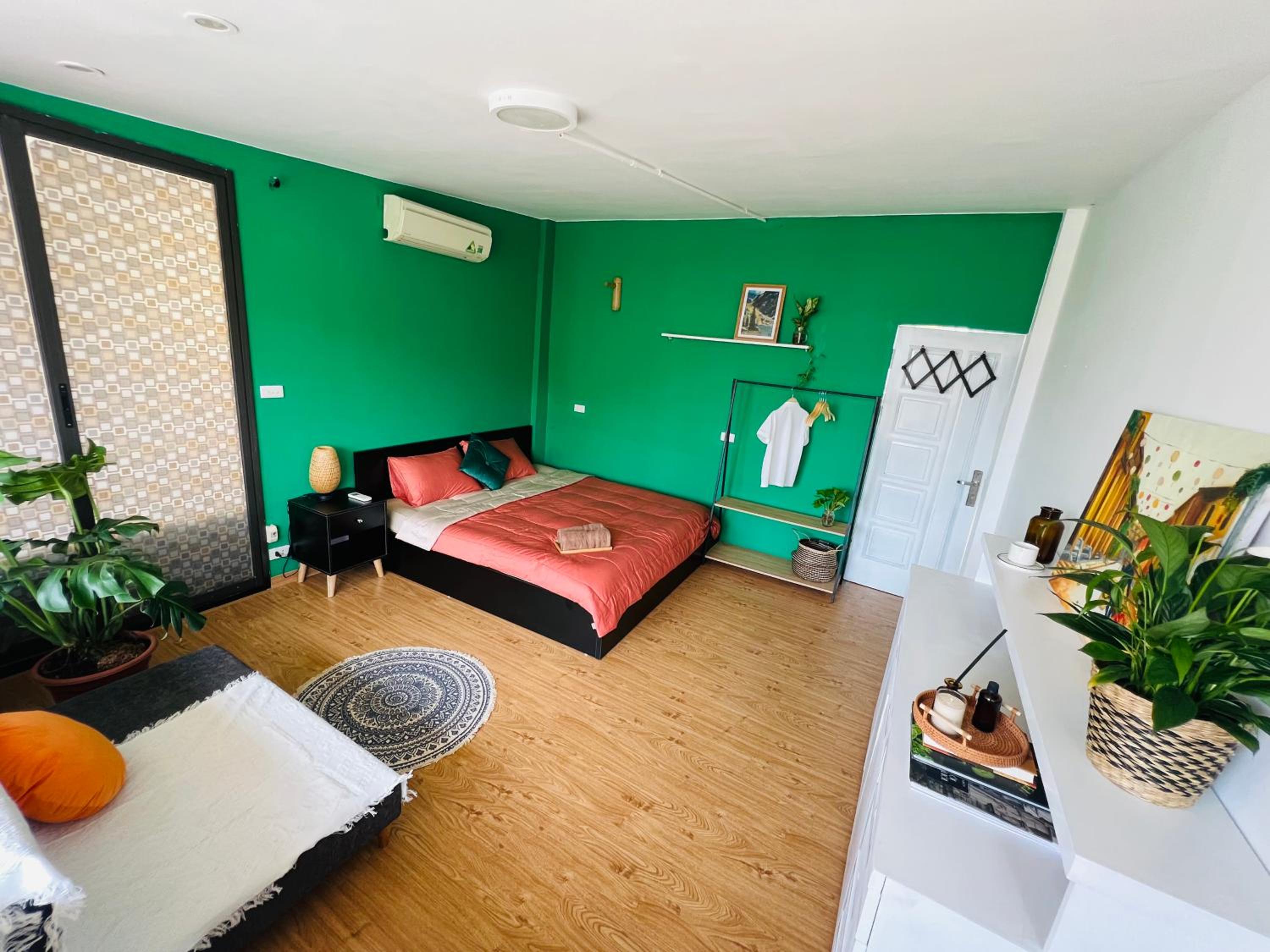 Terra Homestay - Big Balcony with elevator - 150m to Hoan Kiem Lake