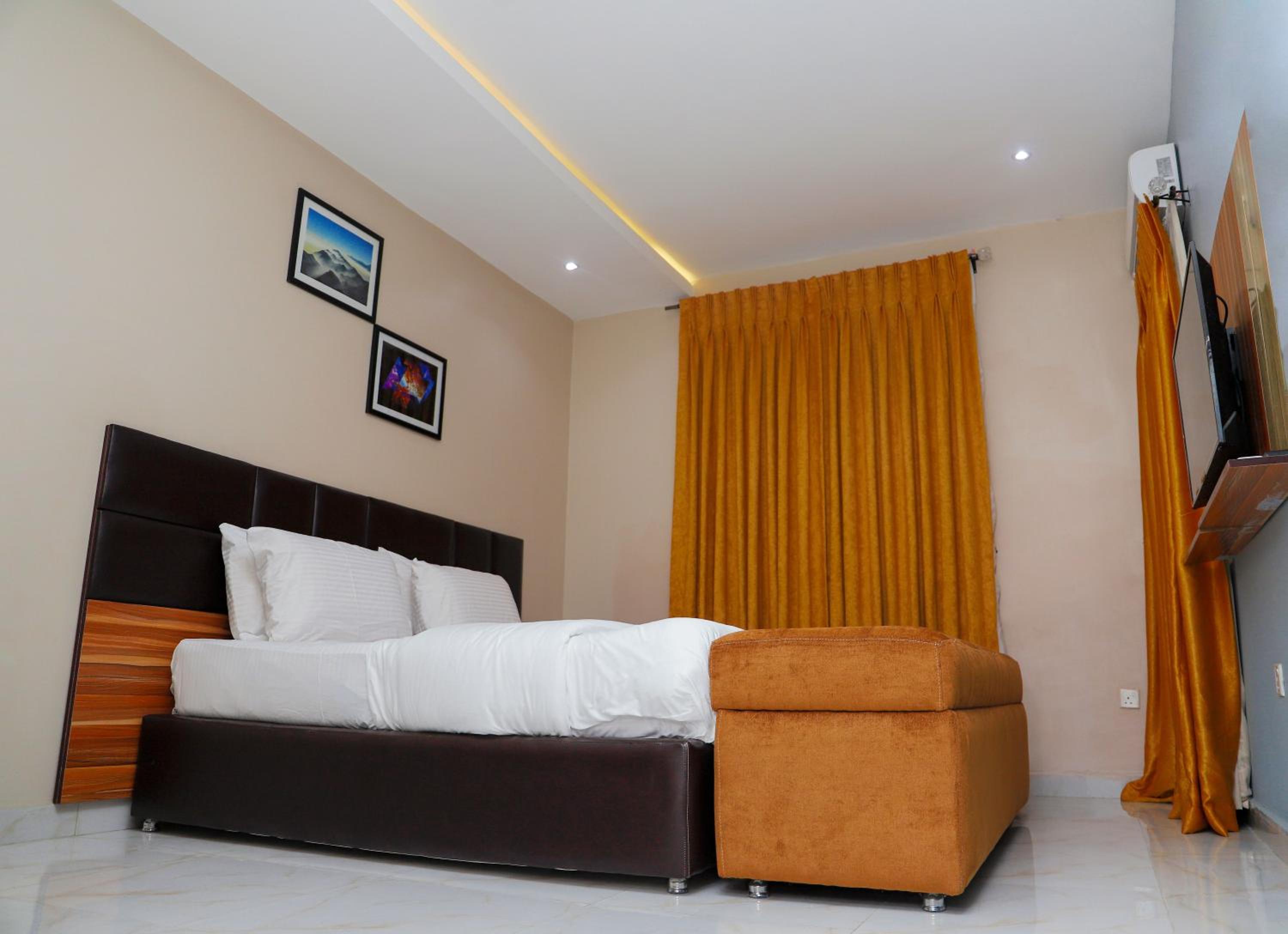 E&T Luxury Apartments view 2