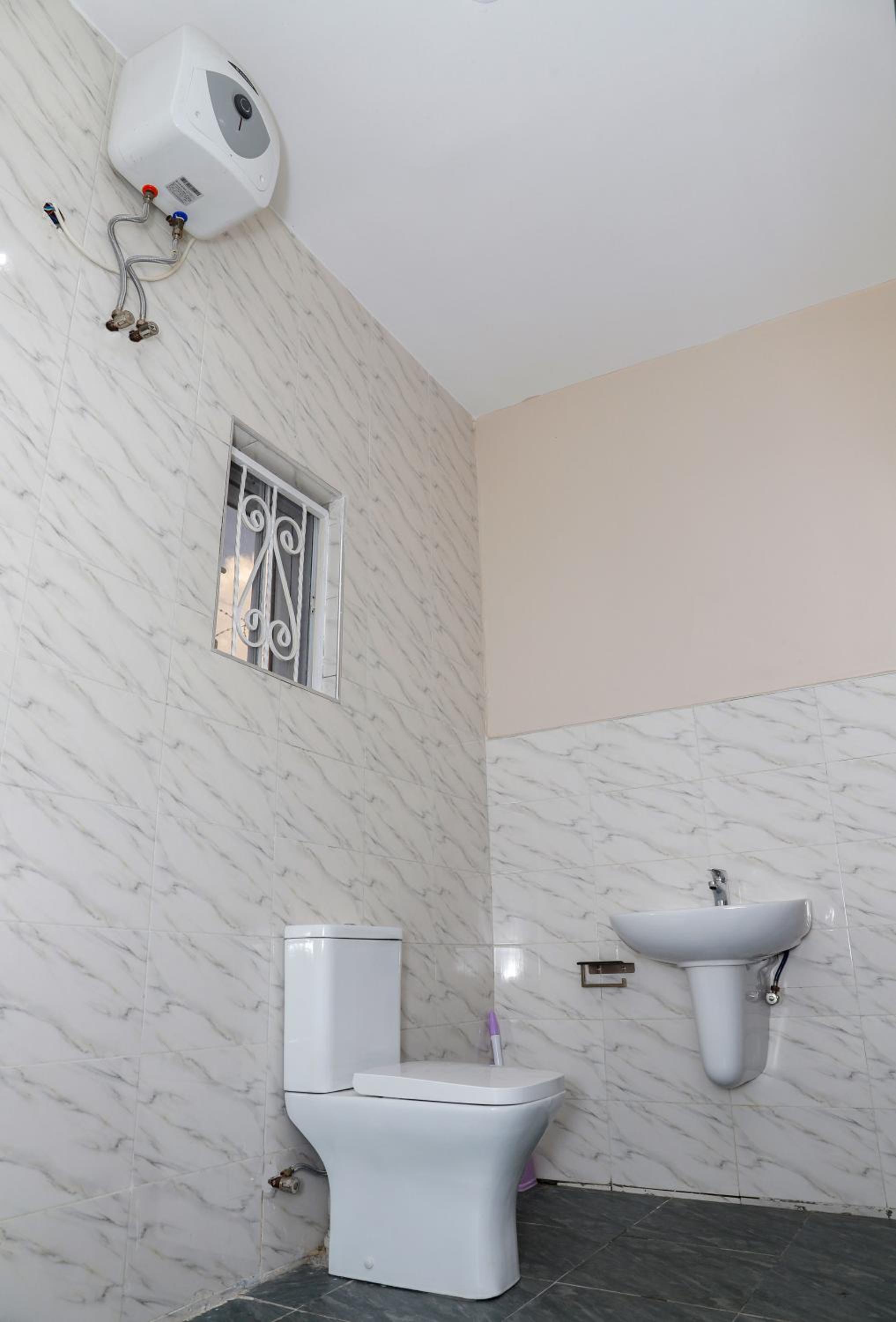 E&T Luxury Apartments view 3