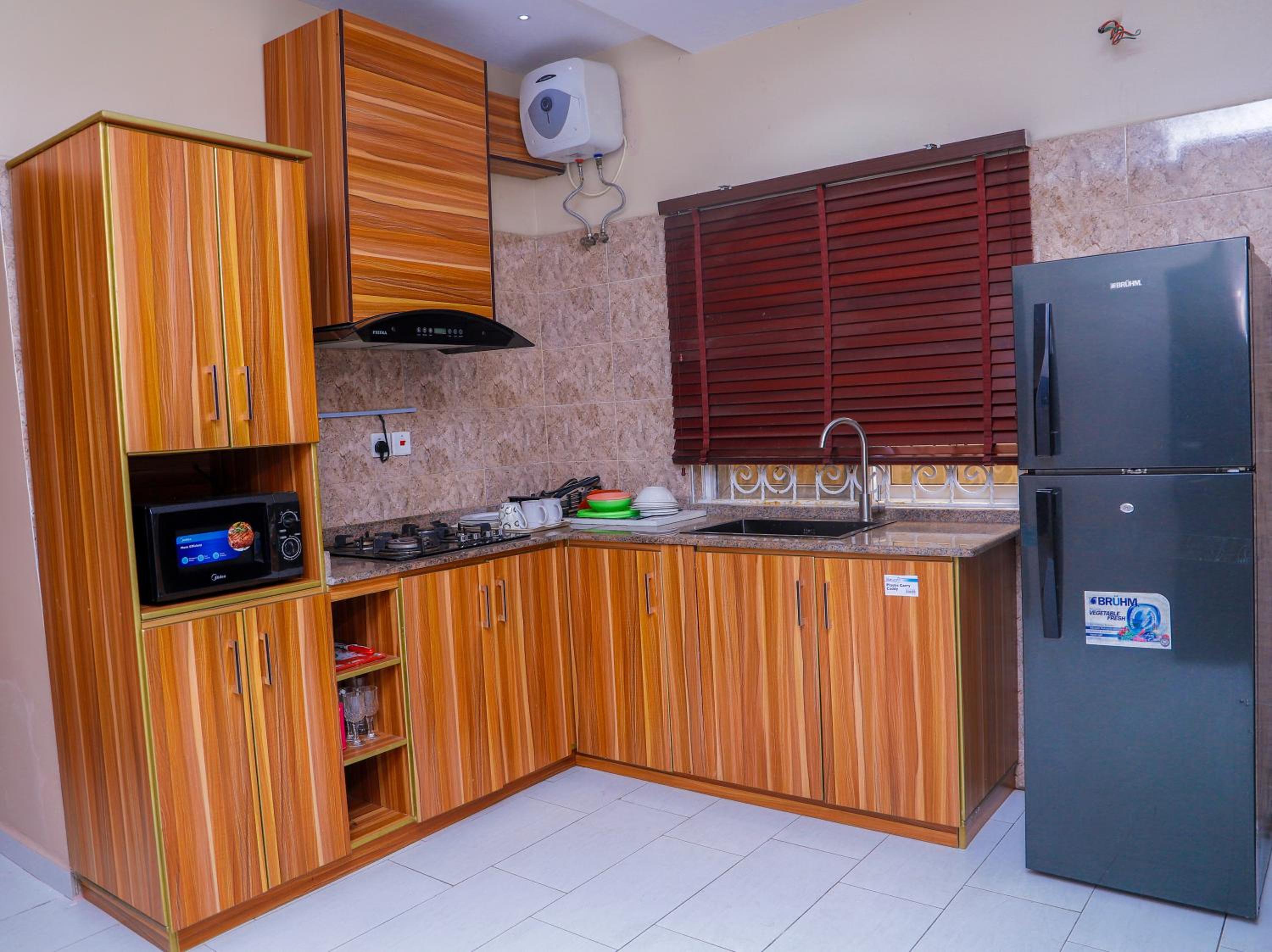 E&T Luxury Apartments view 4