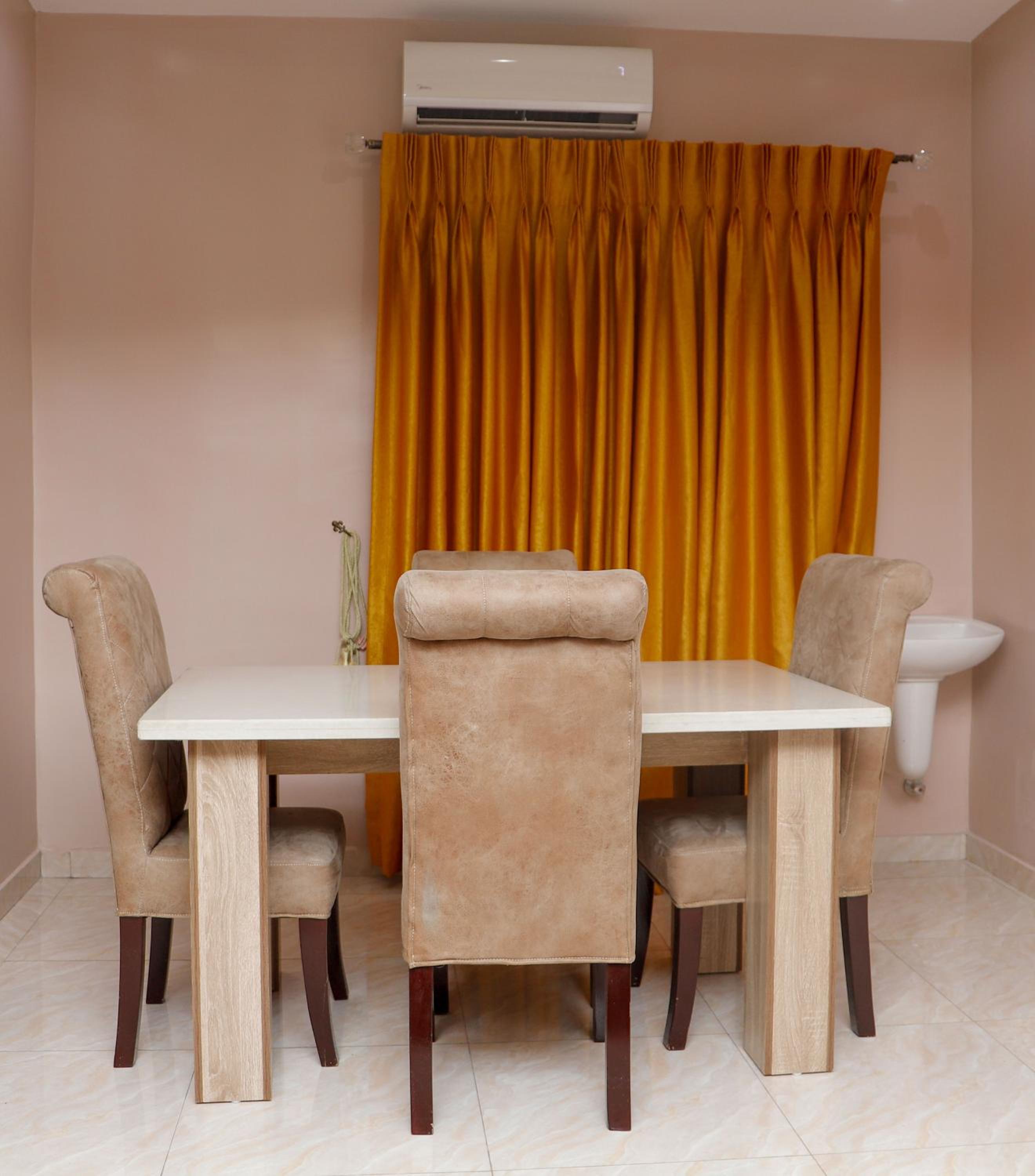 E&T Luxury Apartments view 5