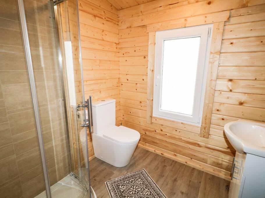 Letterkenny Vacations - Luxury Log Cabin with Private Hot Tub  Sea Views - Property Image 10